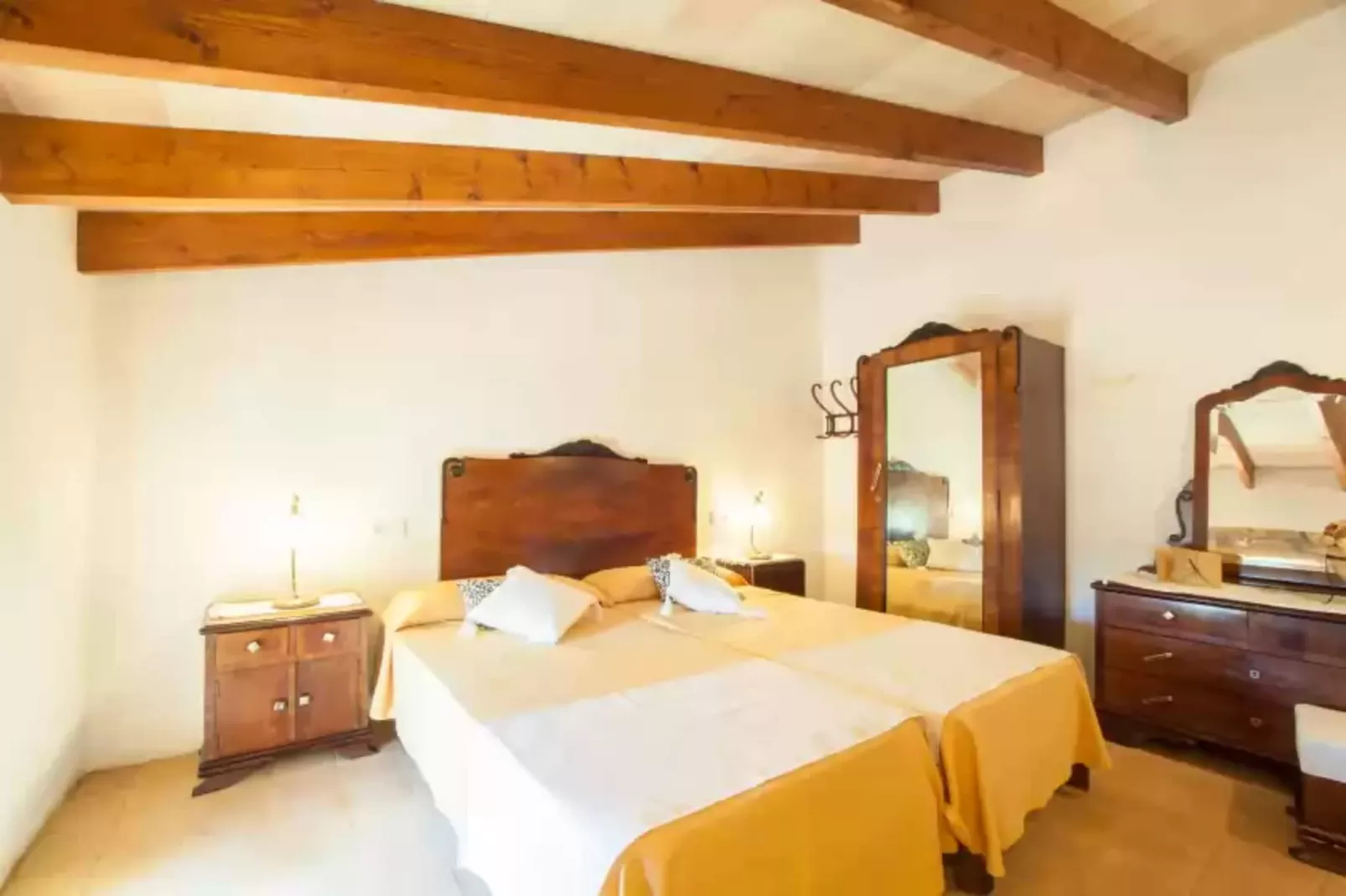 Son GorriÓ-Bedroom