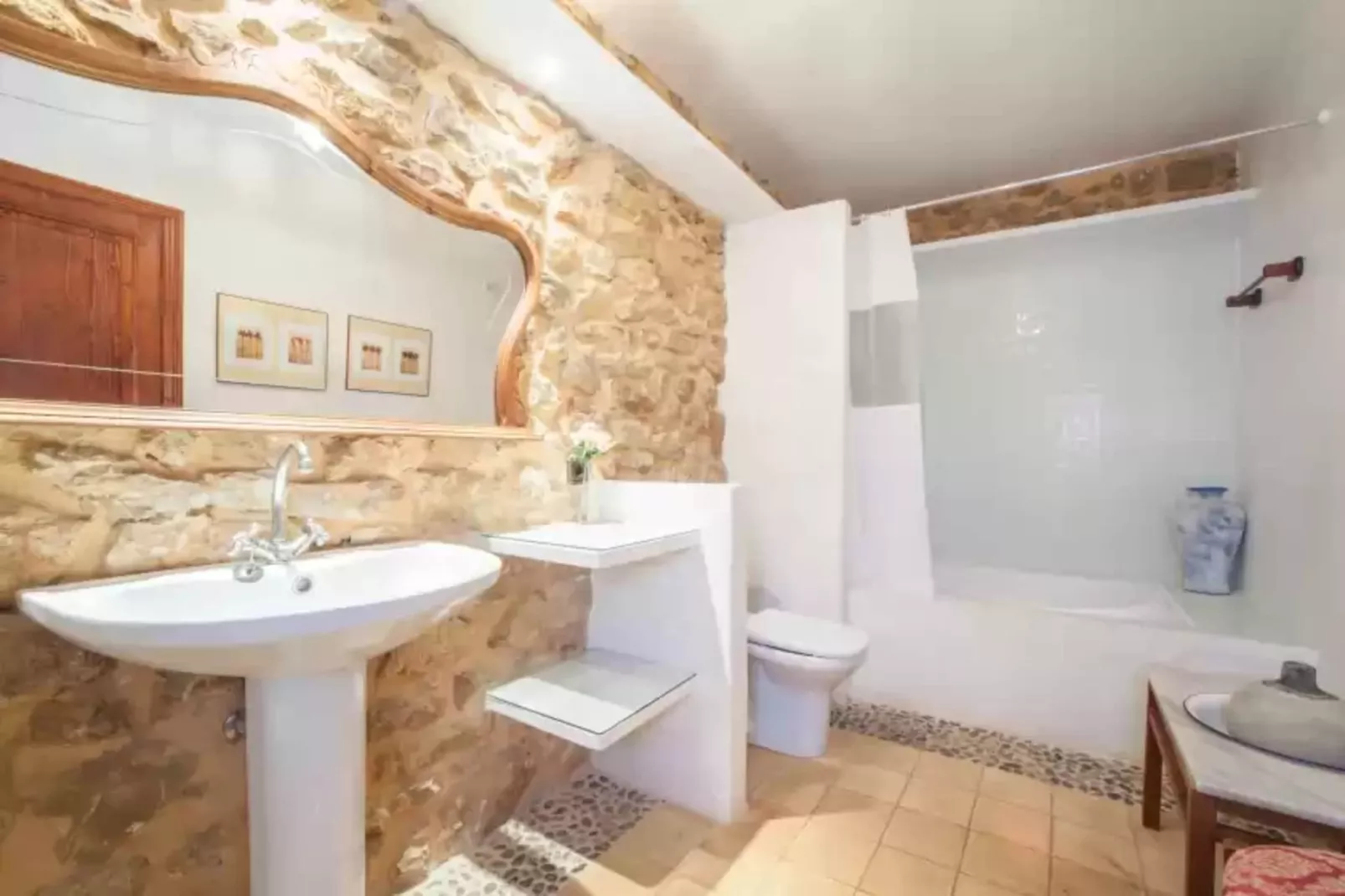 Son GorriÓ-Bathroom