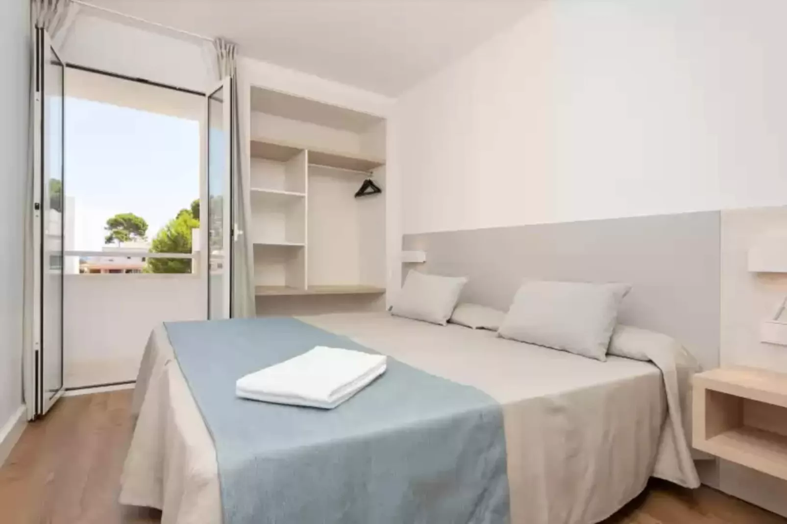 Massanet (2b)-Bedroom