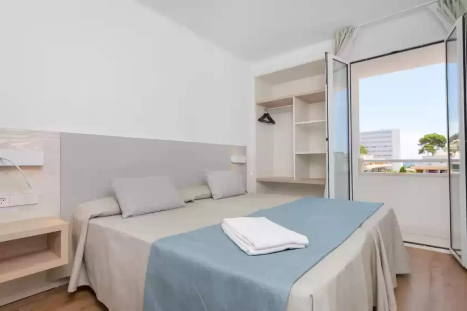 Massanet (2b)-Bedroom