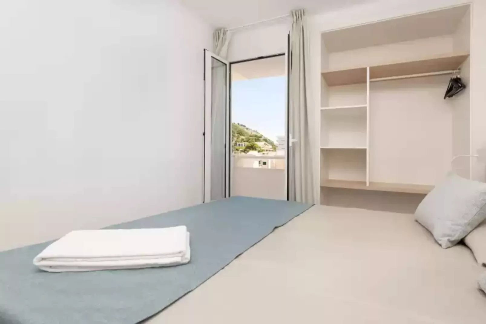 Massanet (2b)-Bedroom