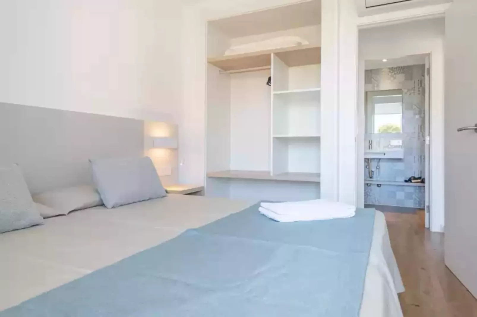 Massanet (2b)-Bedroom