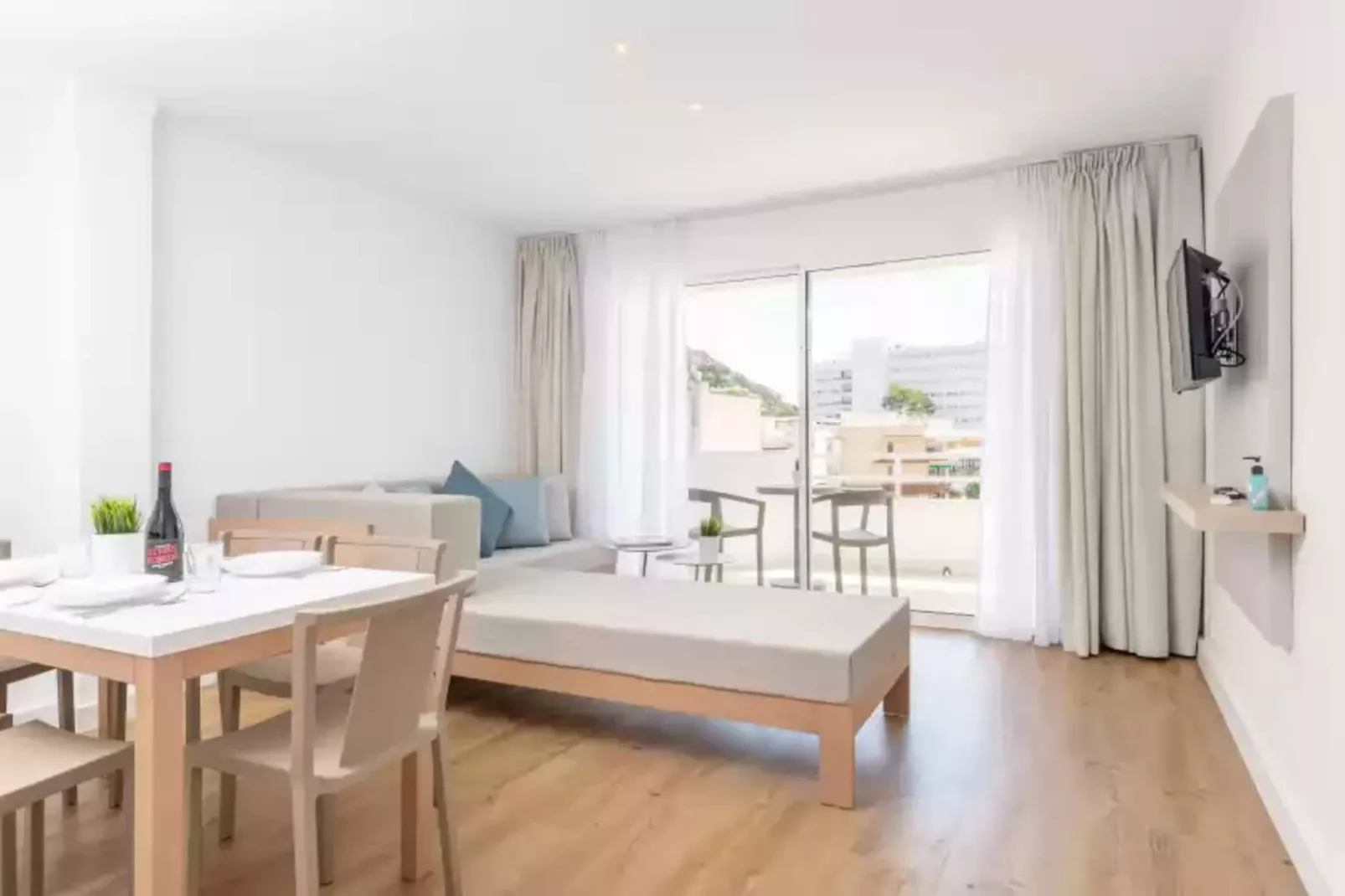 Massanet (2c)-Living room