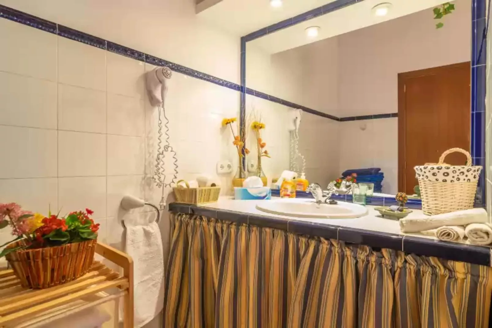 Es Garballons-Dining room