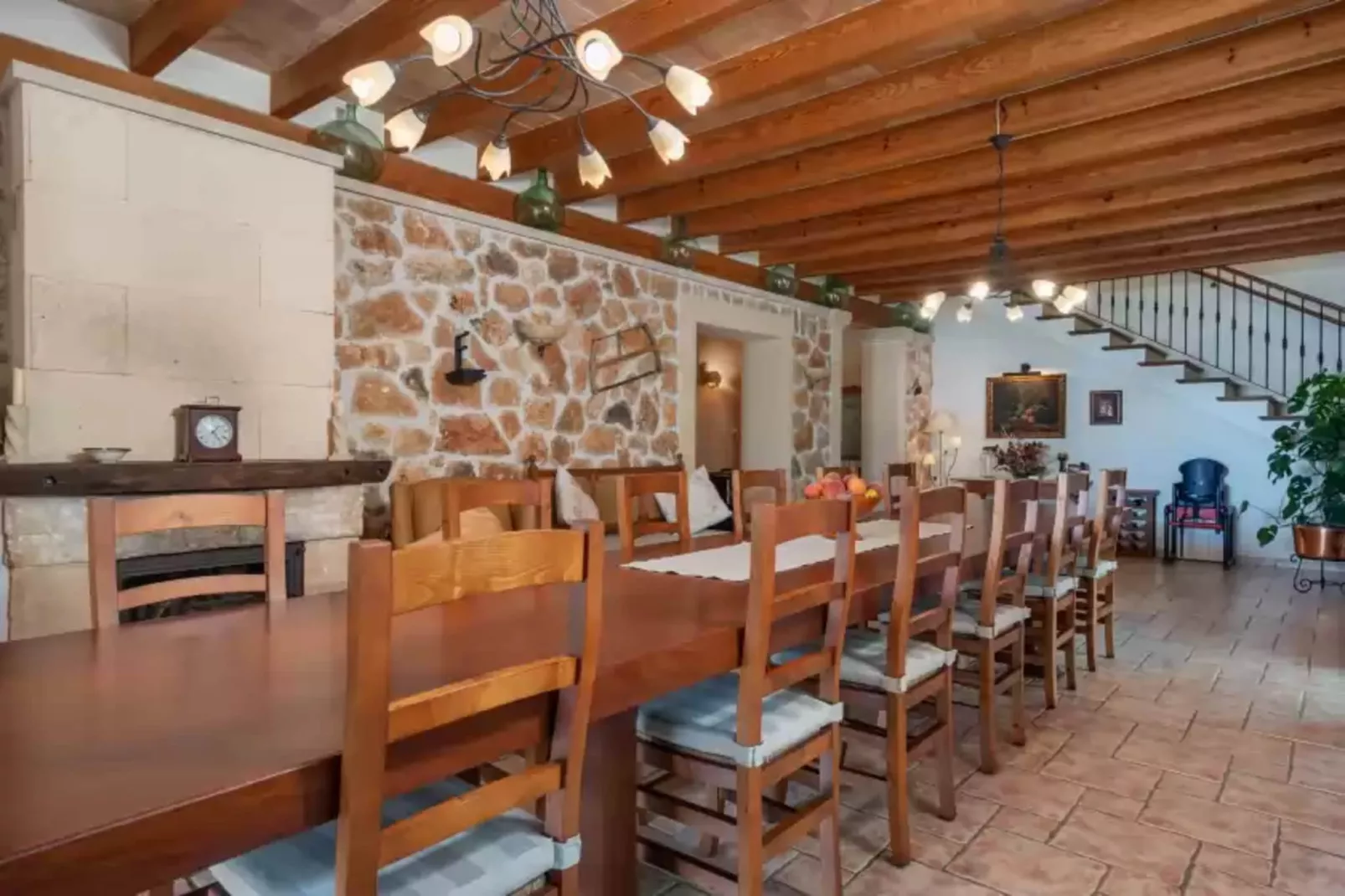 Son Lloringo-Dining room