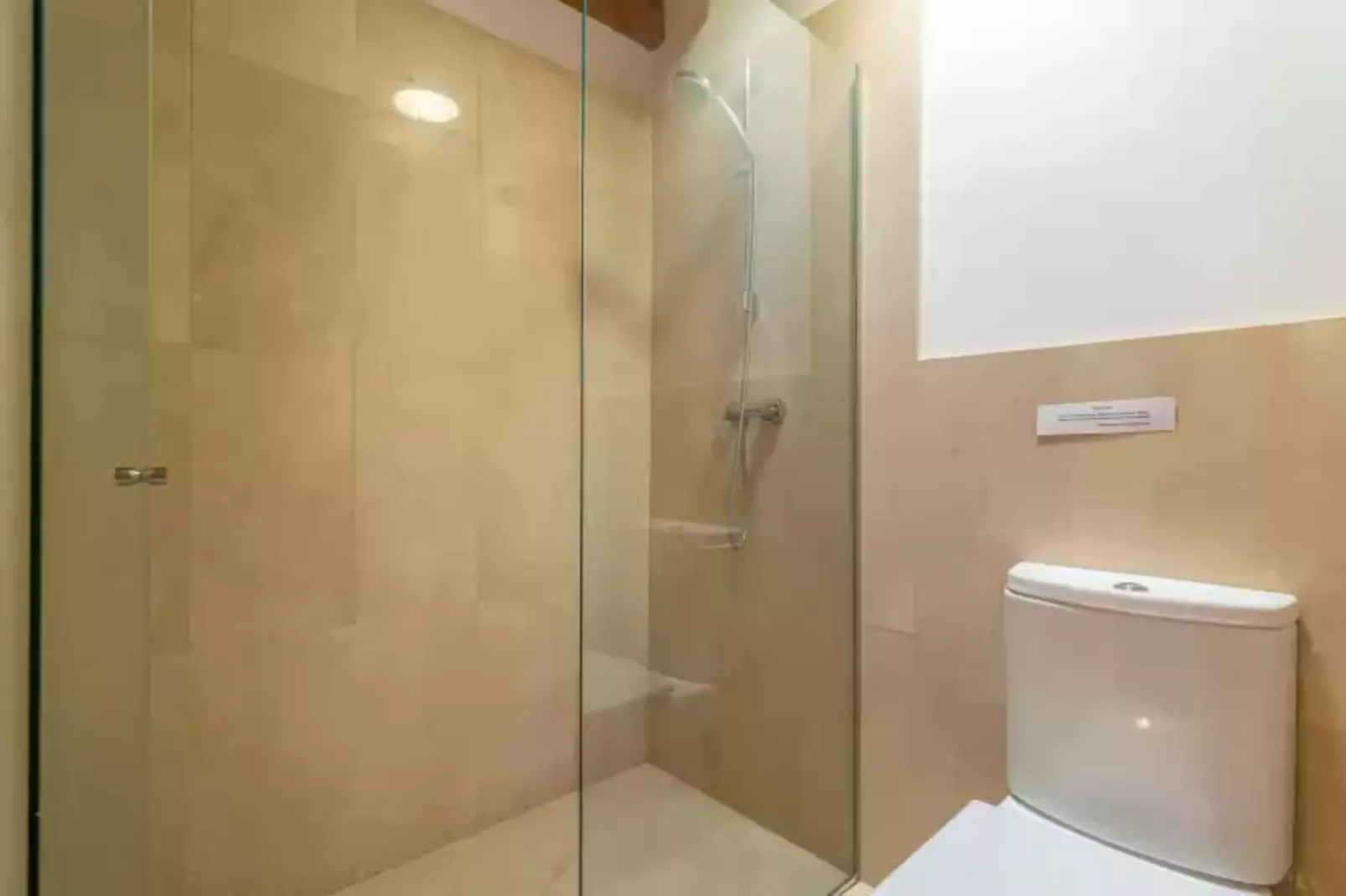 L'esplai-Bathroom