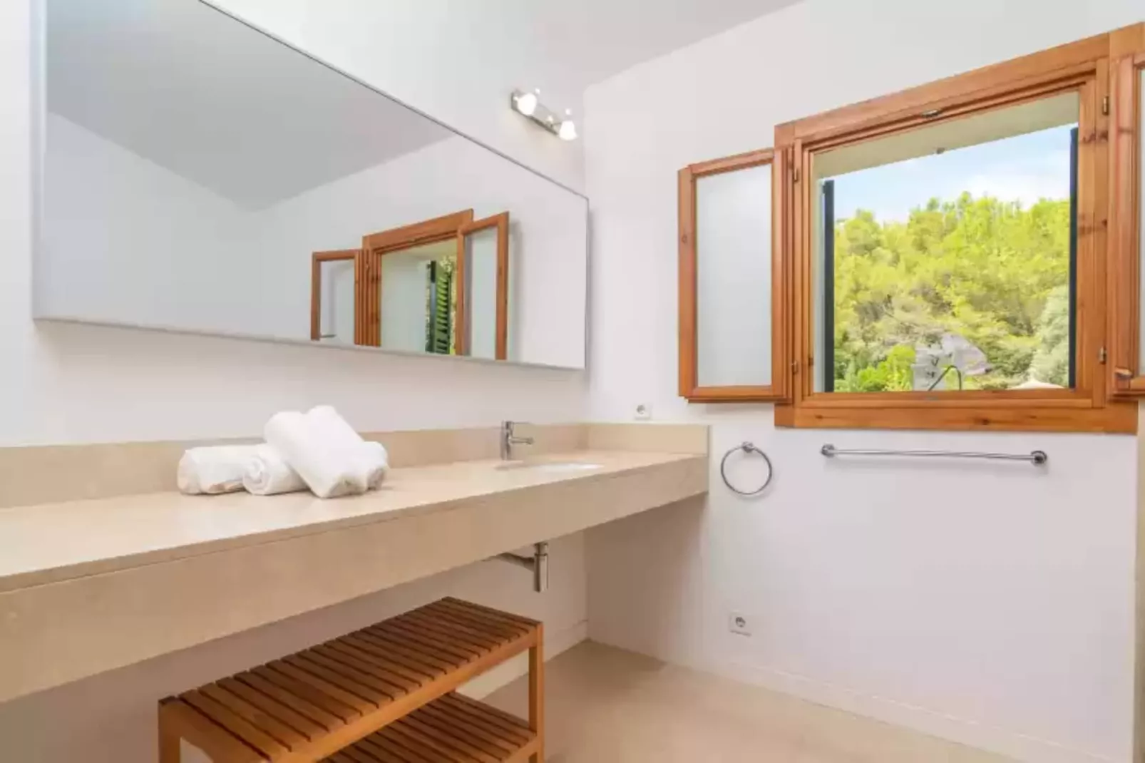 L'esplai-Bathroom
