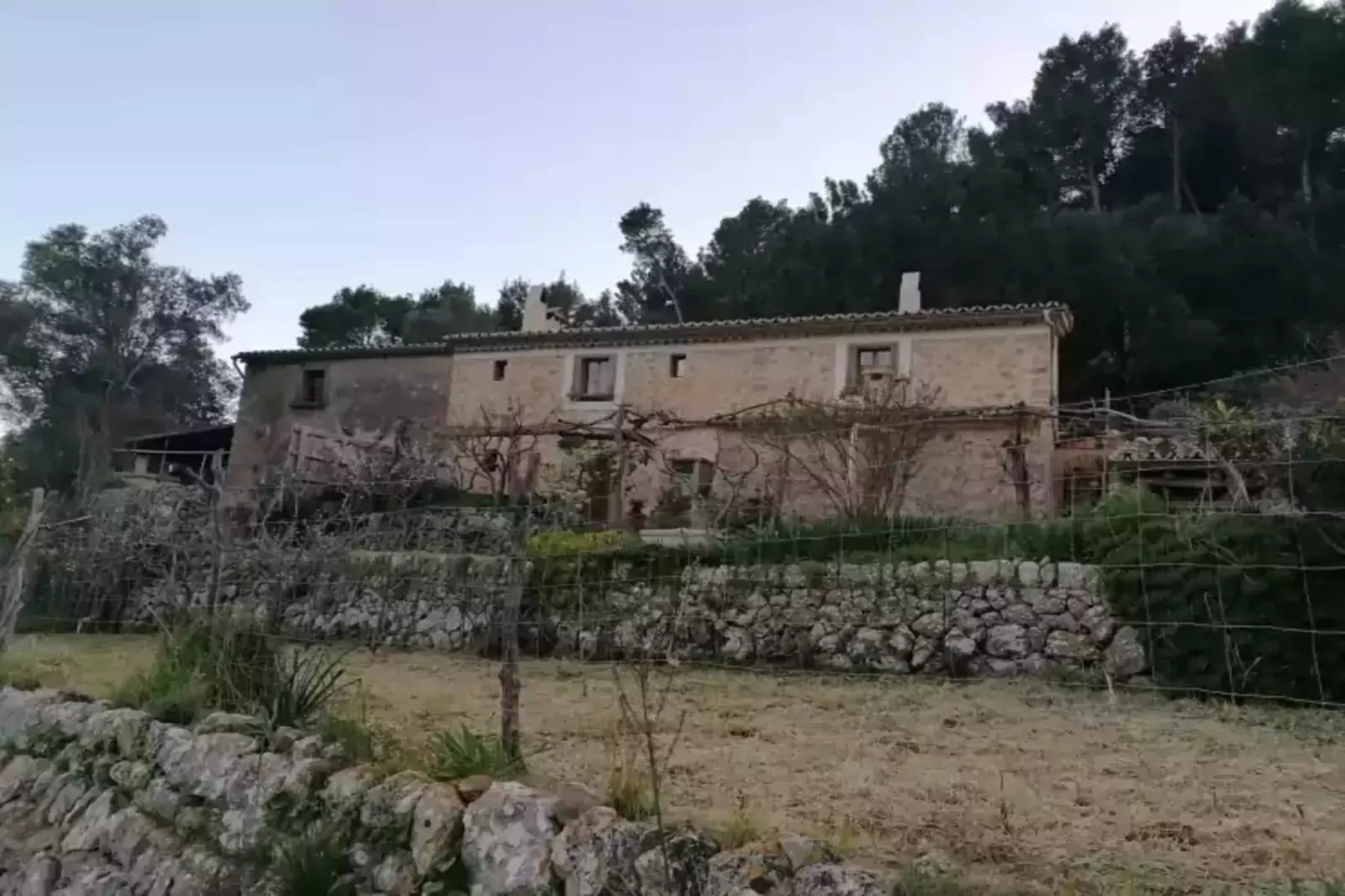 Can PeÑes-Exterior summer