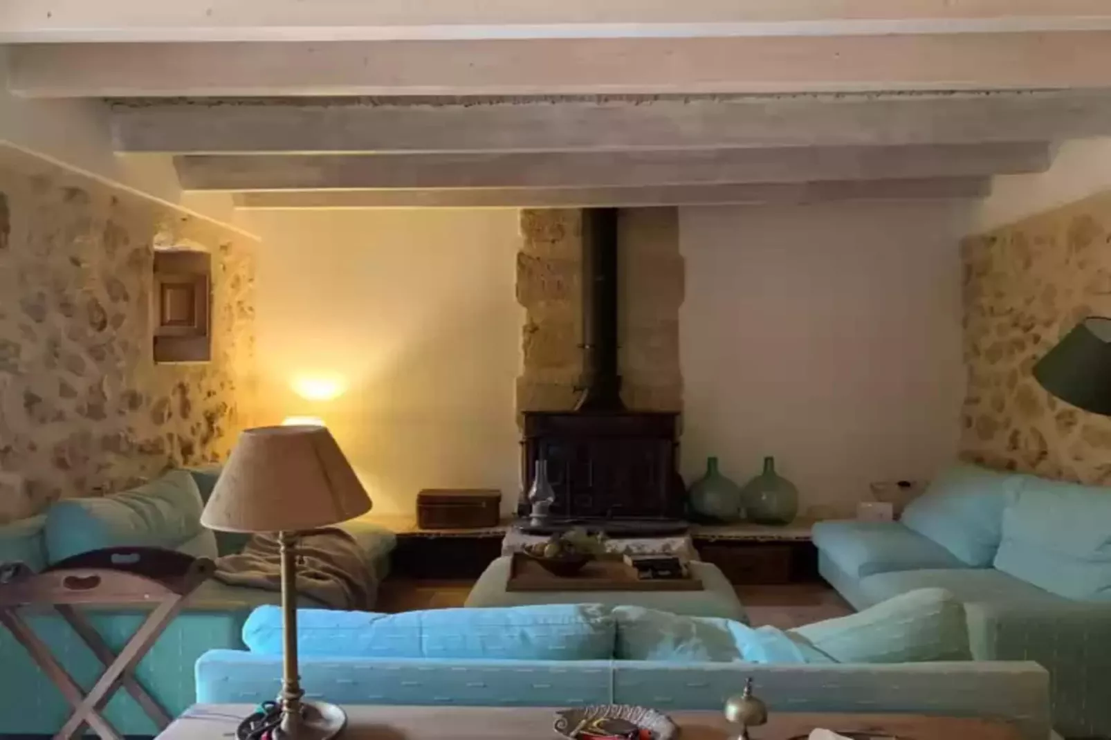 Can PeÑes-Living room