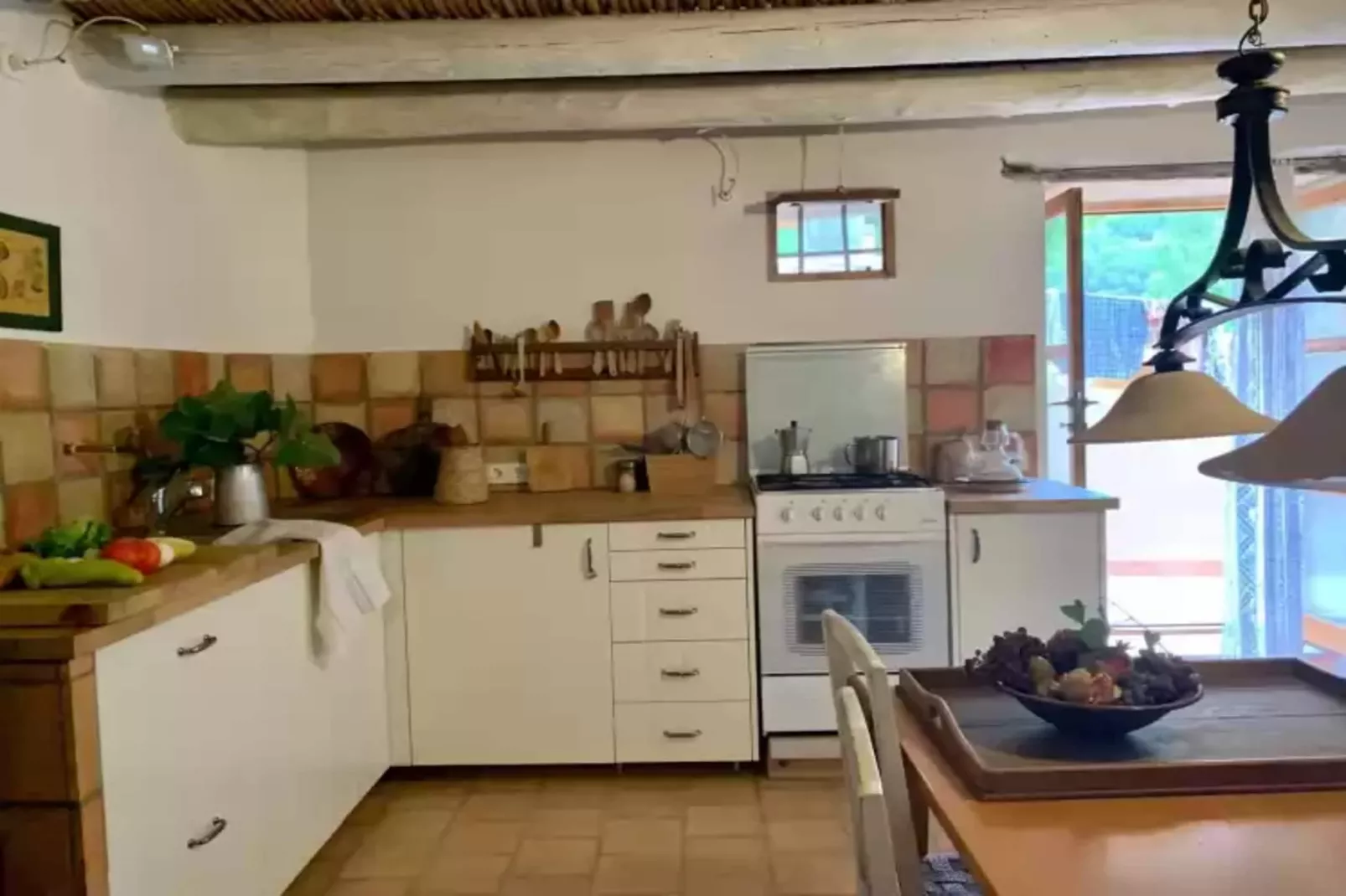 Can PeÑes-Kitchen