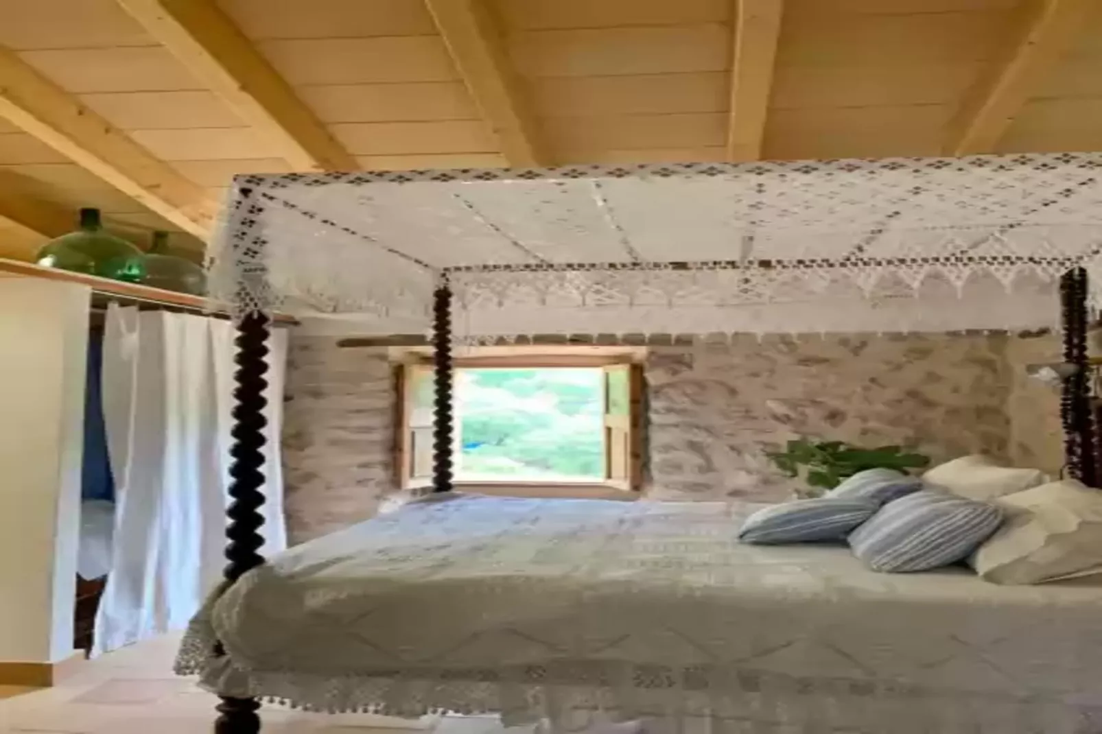 Can PeÑes-Bedroom