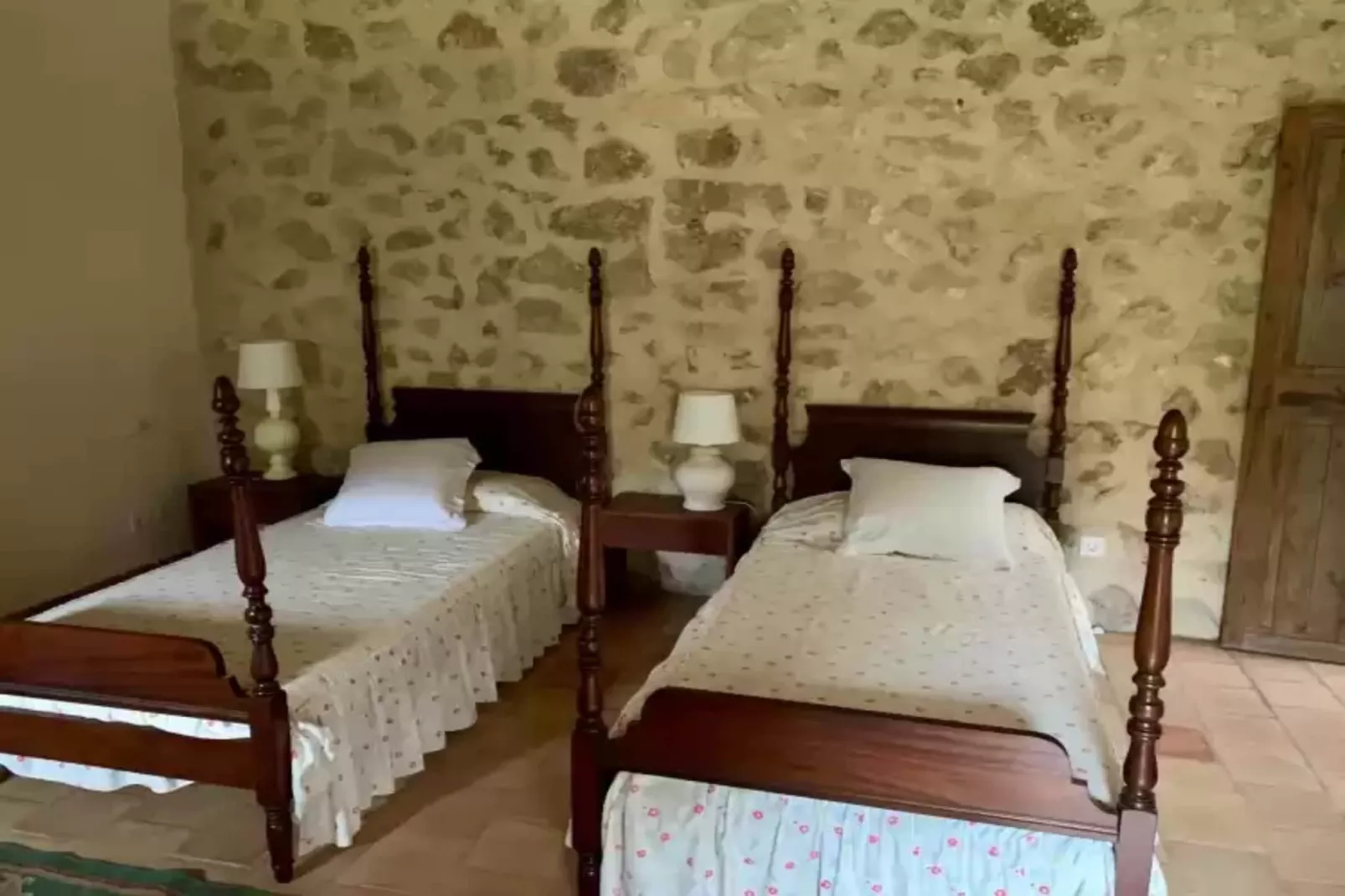 Can PeÑes-Bedroom