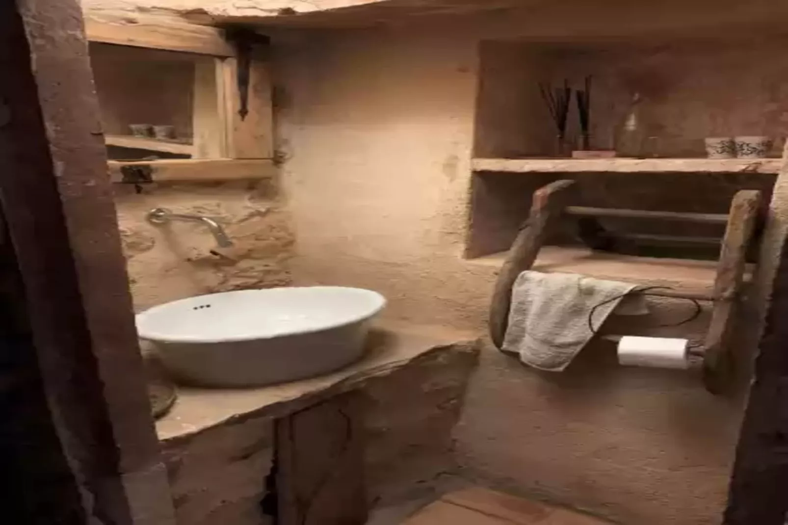 Can PeÑes-Bathroom