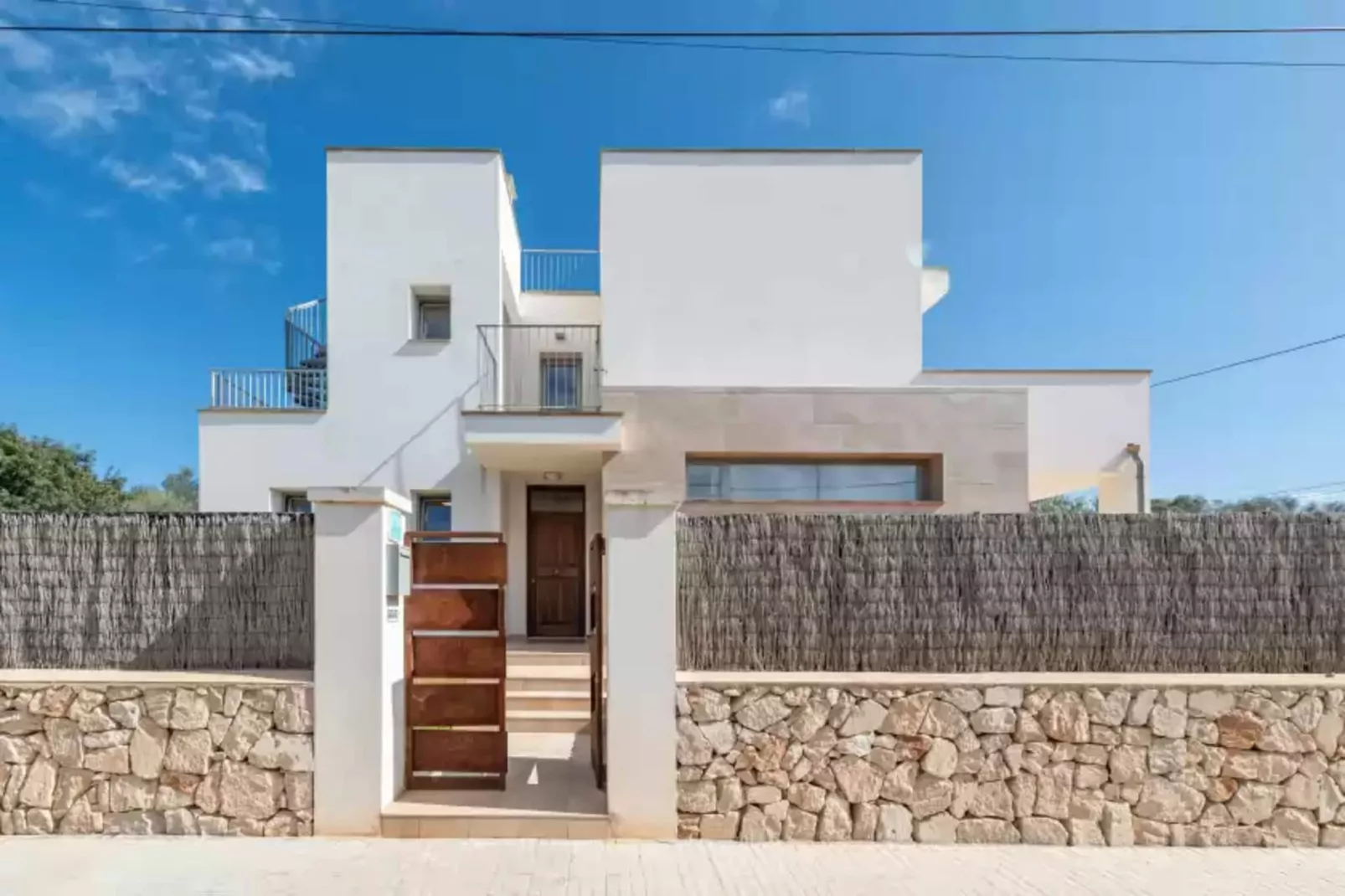 Garlanda 1-Exterior summer