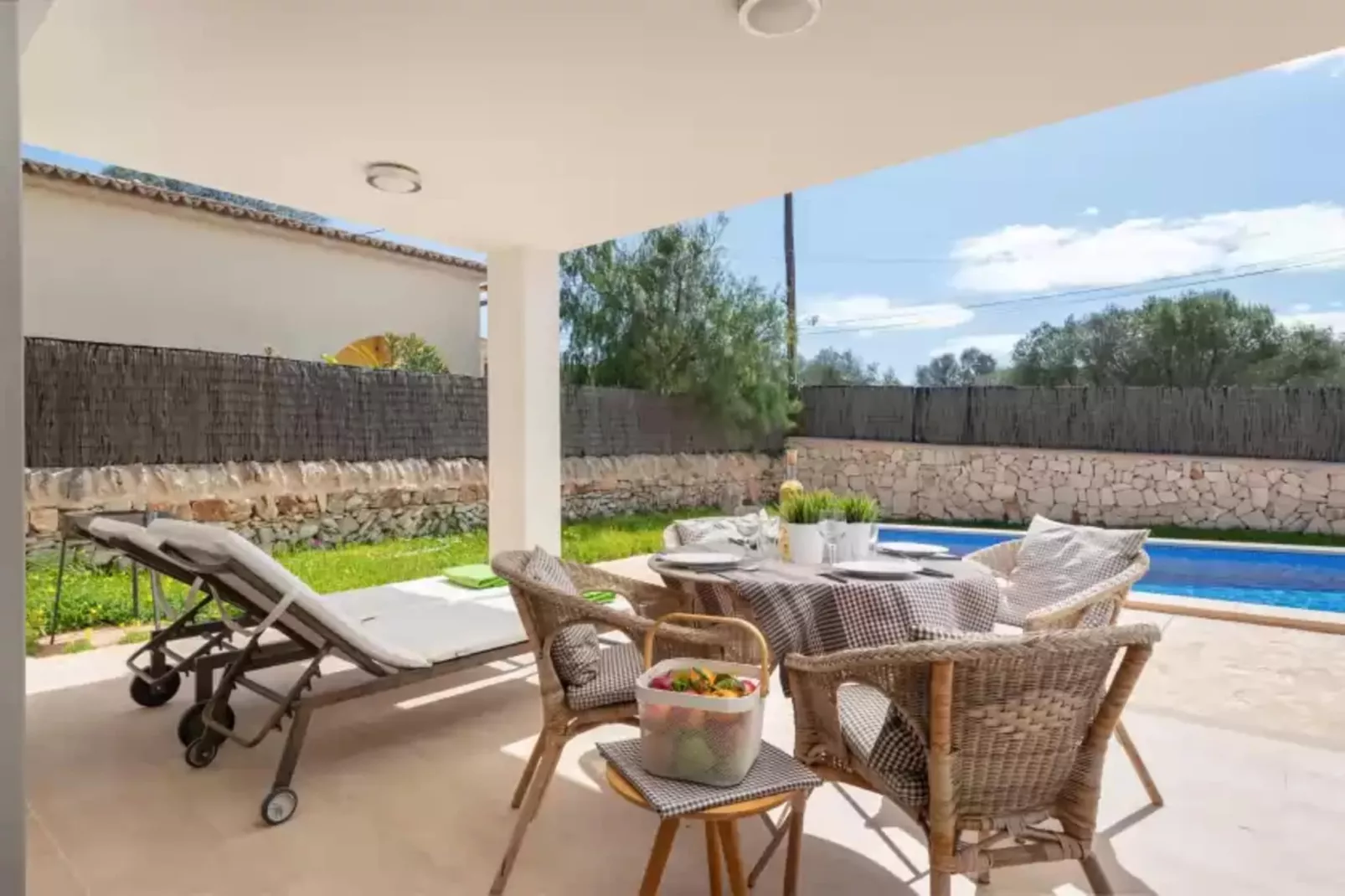 Garlanda 1-Terrace balcony