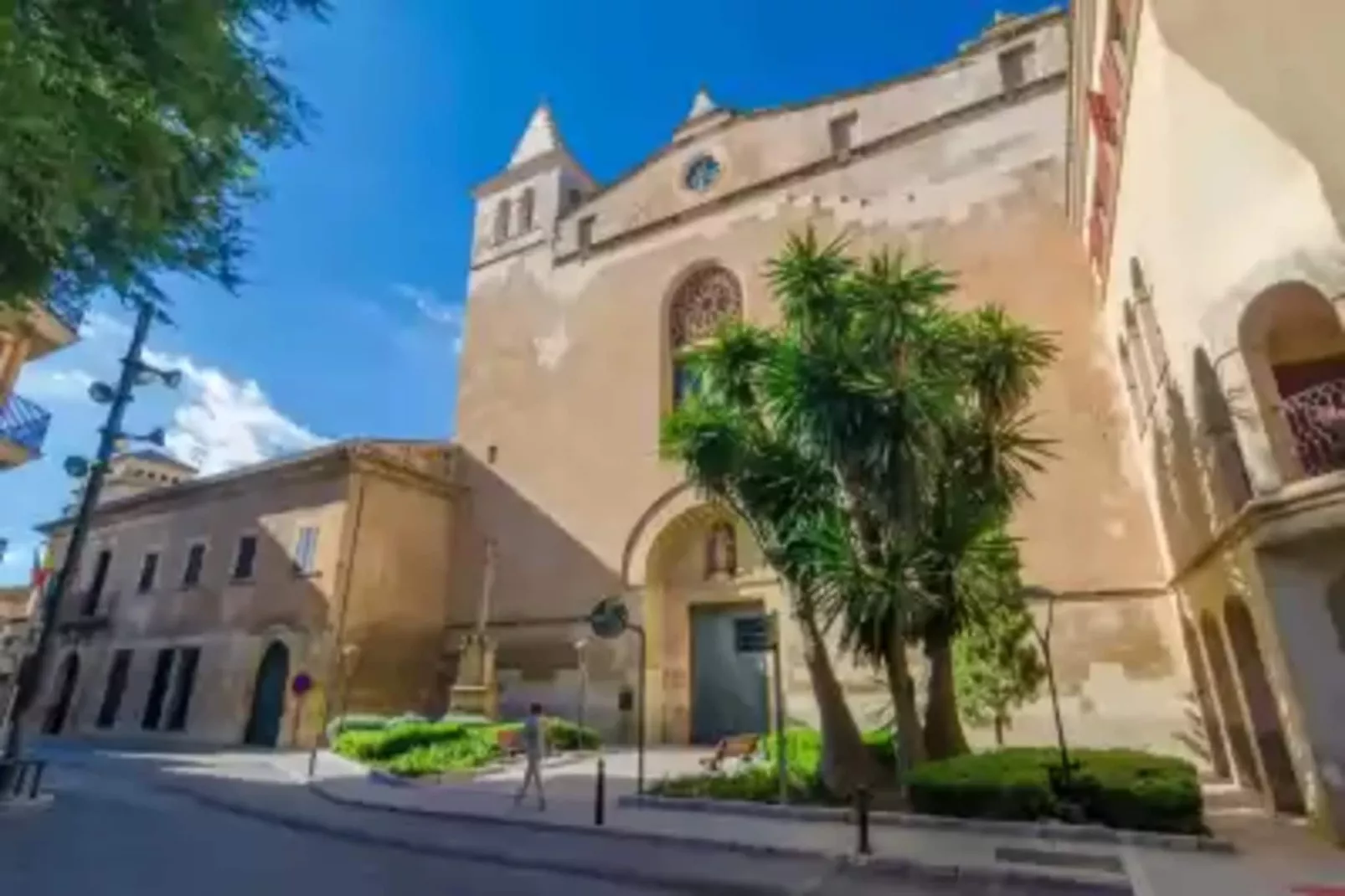 Tramontana-Exterior summer