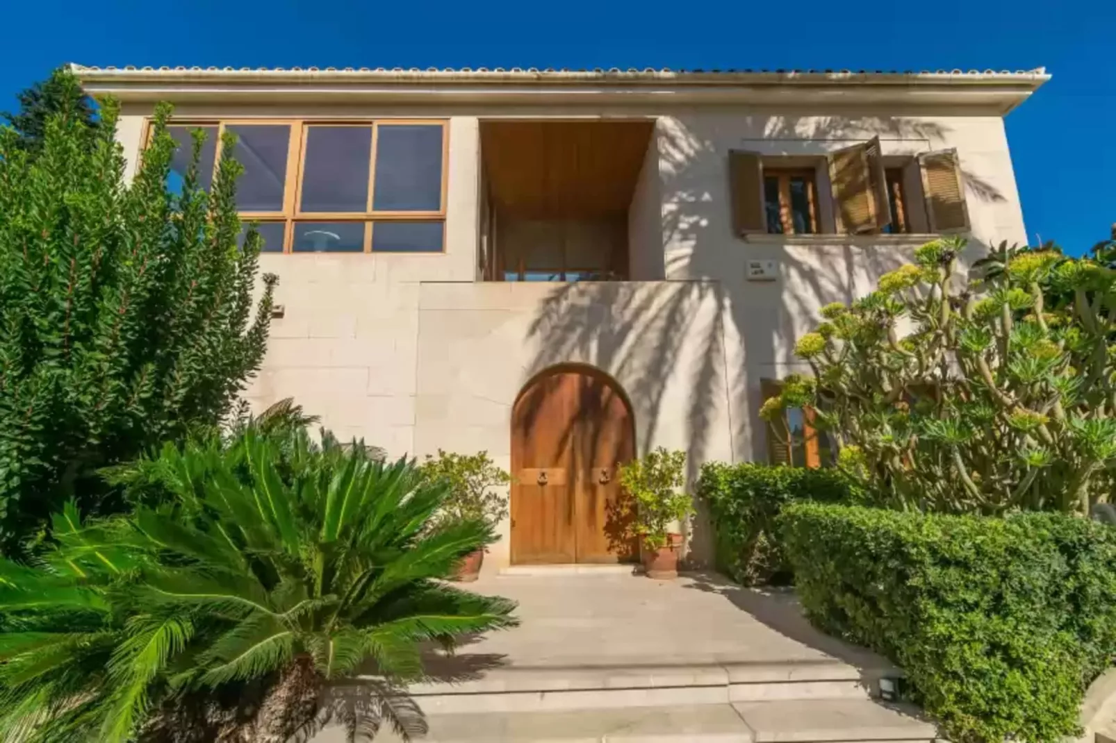 Tramontana-Exterior summer