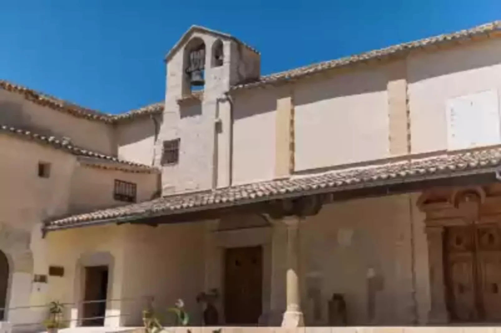 Tramontana-Exterior summer