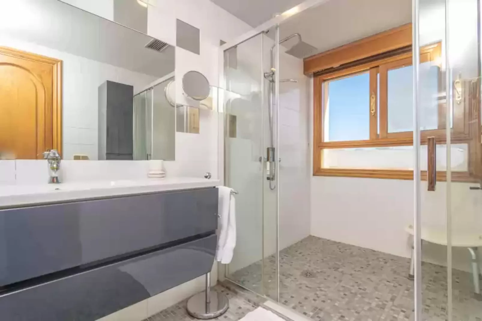 Tramontana-Bathroom