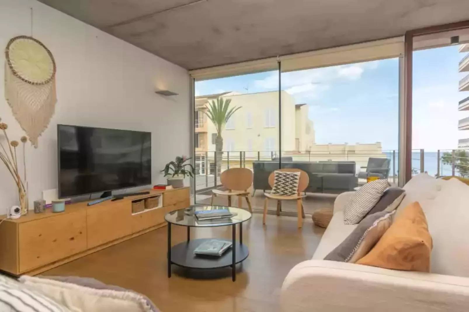 Luna-Living room