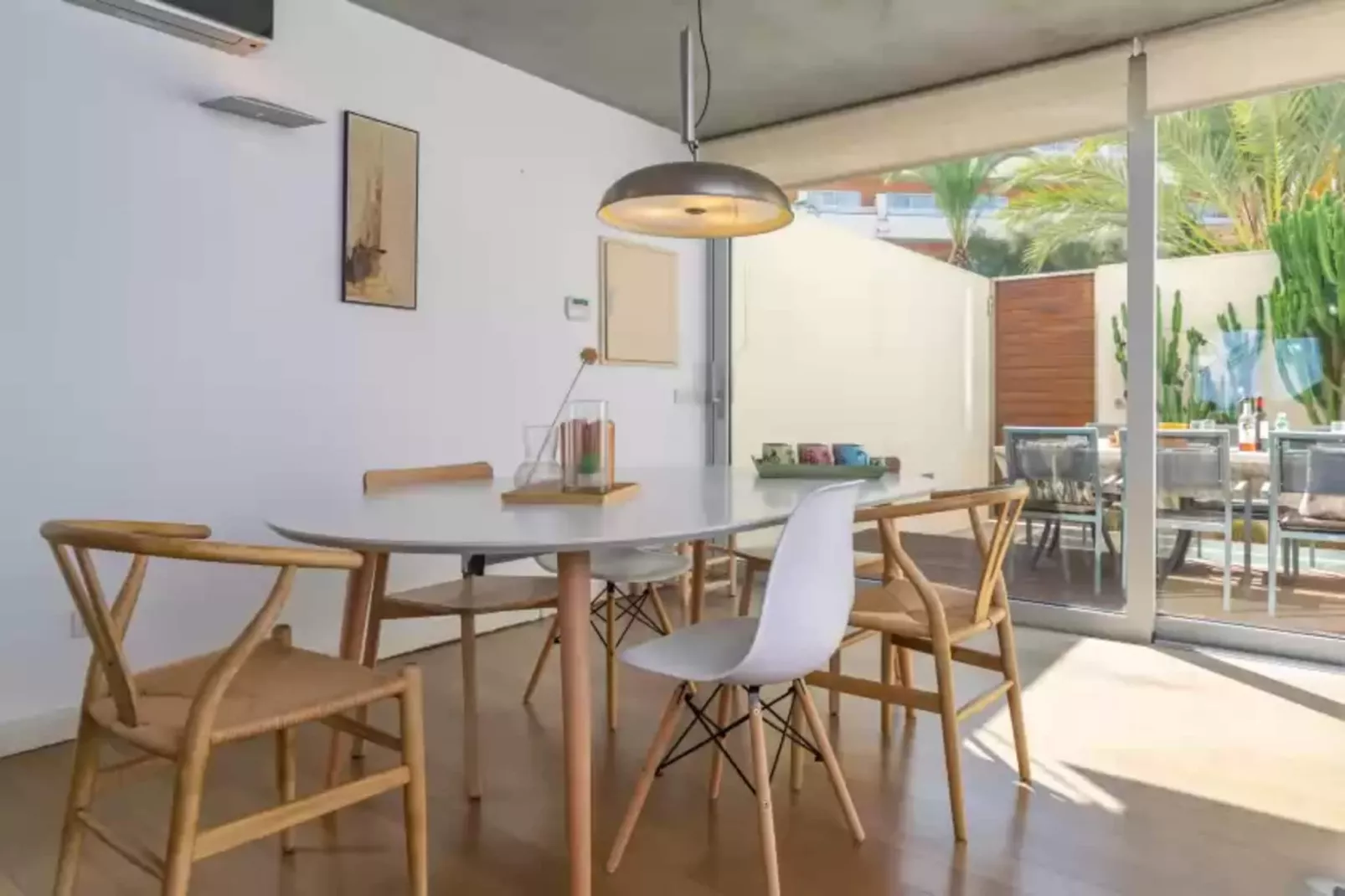 Luna-Dining room
