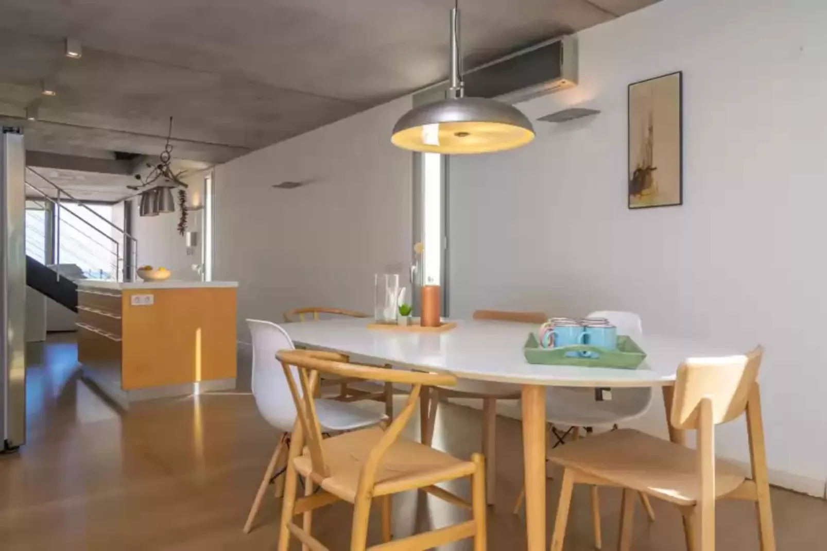 Luna-Dining room