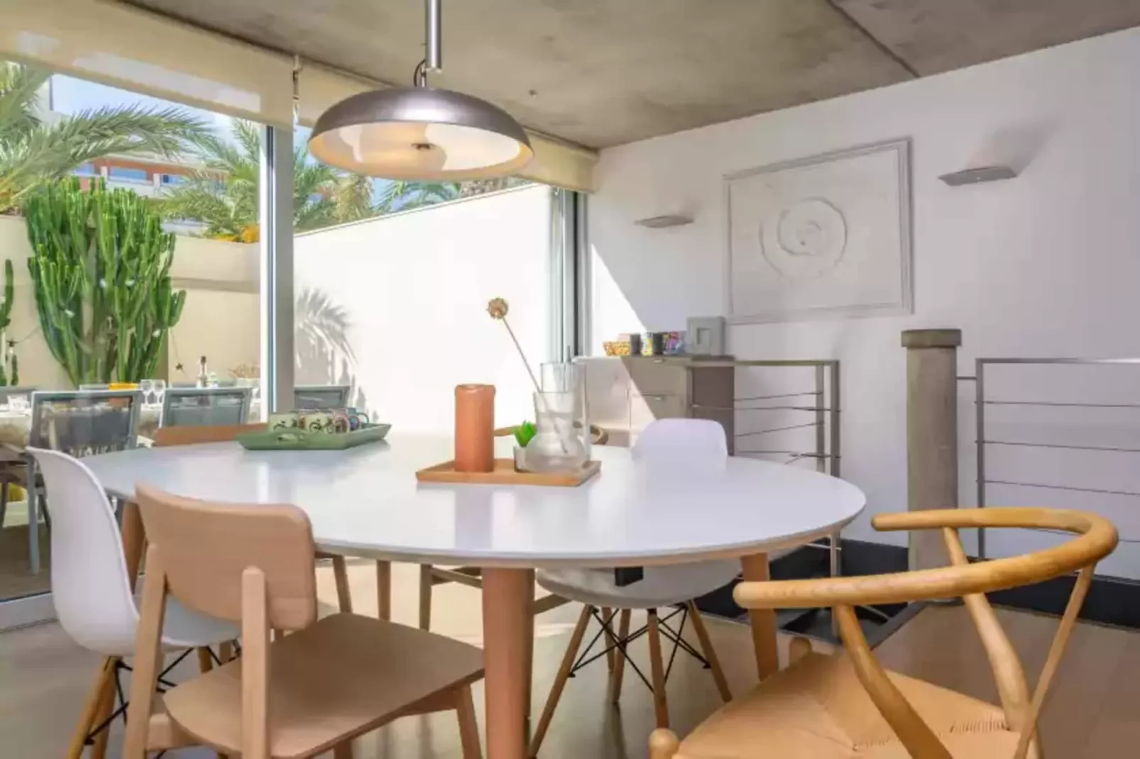 Luna-Dining room