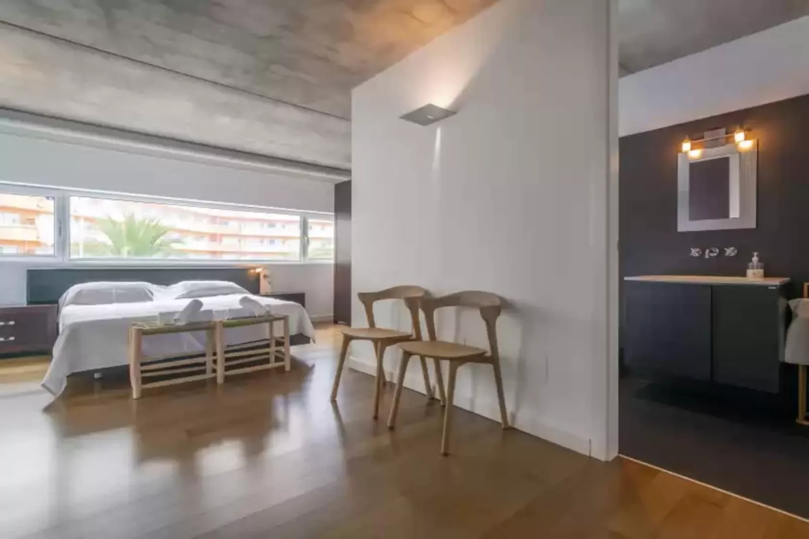 Luna-Bedroom