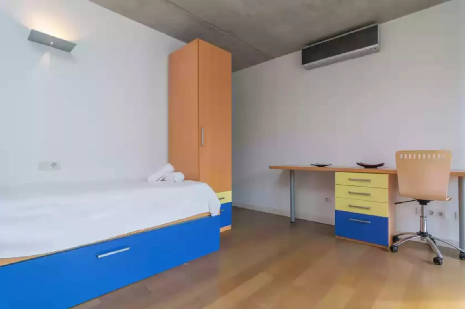Luna-Bedroom