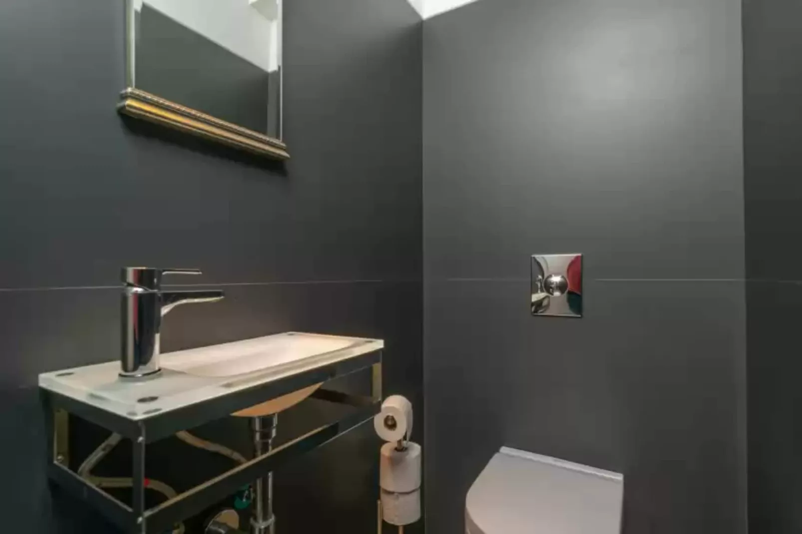 Luna-Bathroom
