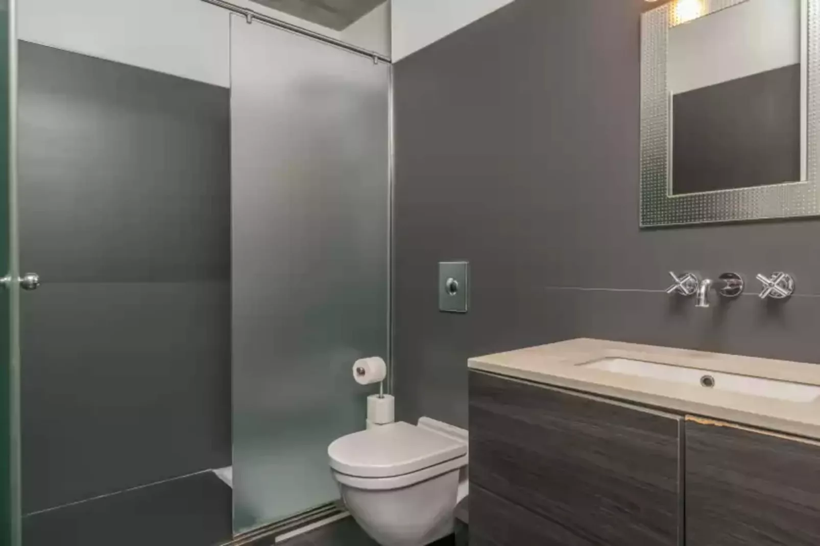 Luna-Bathroom