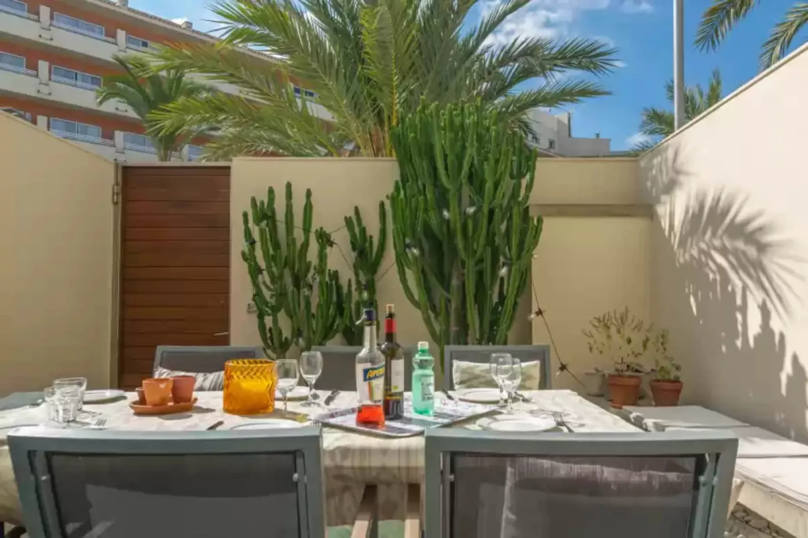 Luna-Terrace balcony