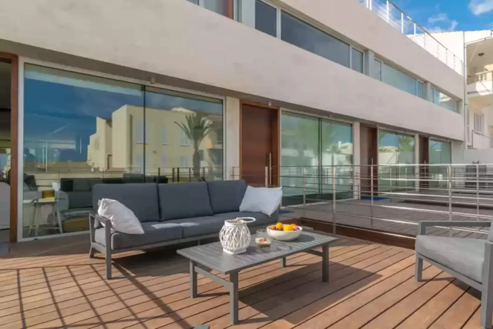 Luna-Terrace balcony