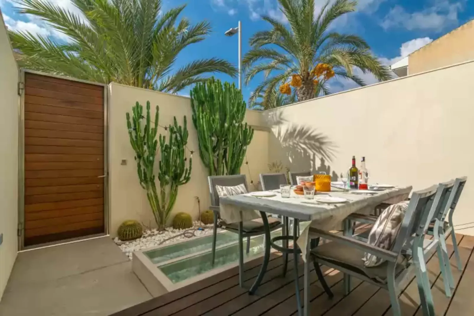 Luna-Terrace balcony