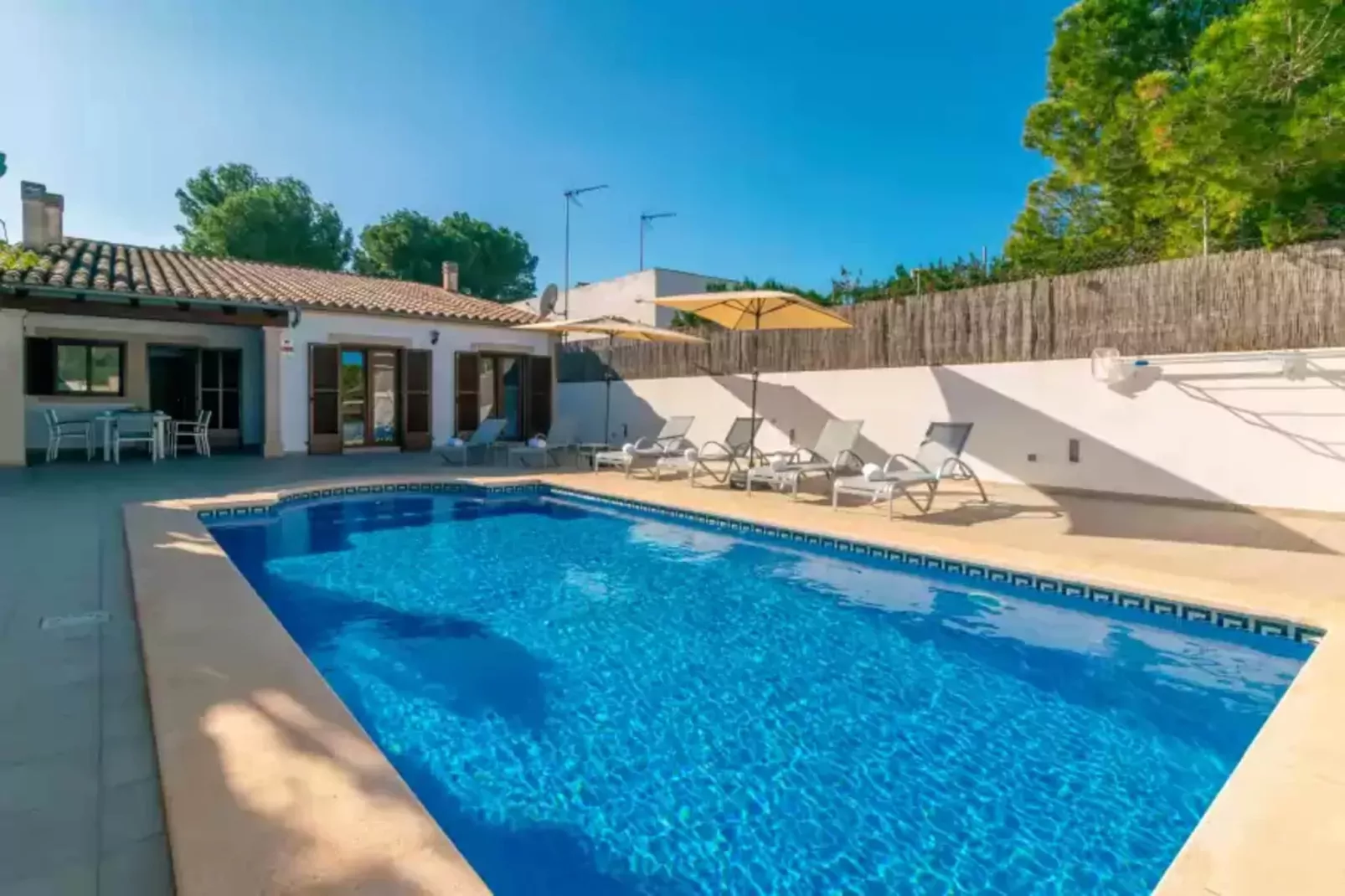 Can Fuenete-Pool