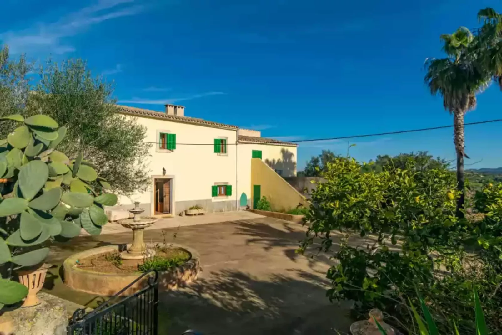 N'amera-Exterior summer
