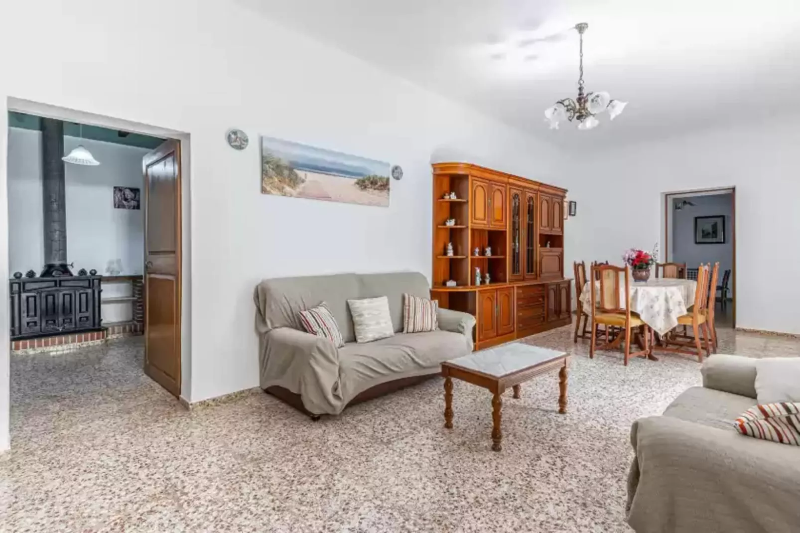 Cas Consul-Living room