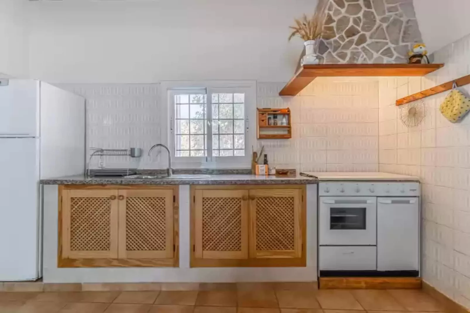 Cas Consul-Kitchen