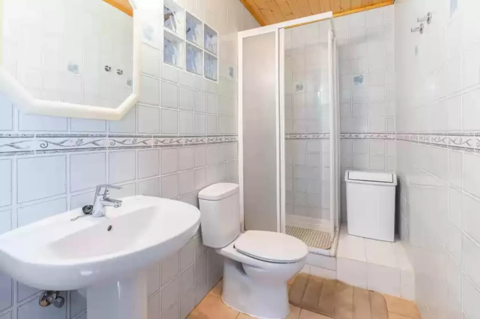 Cas Consul-Bathroom