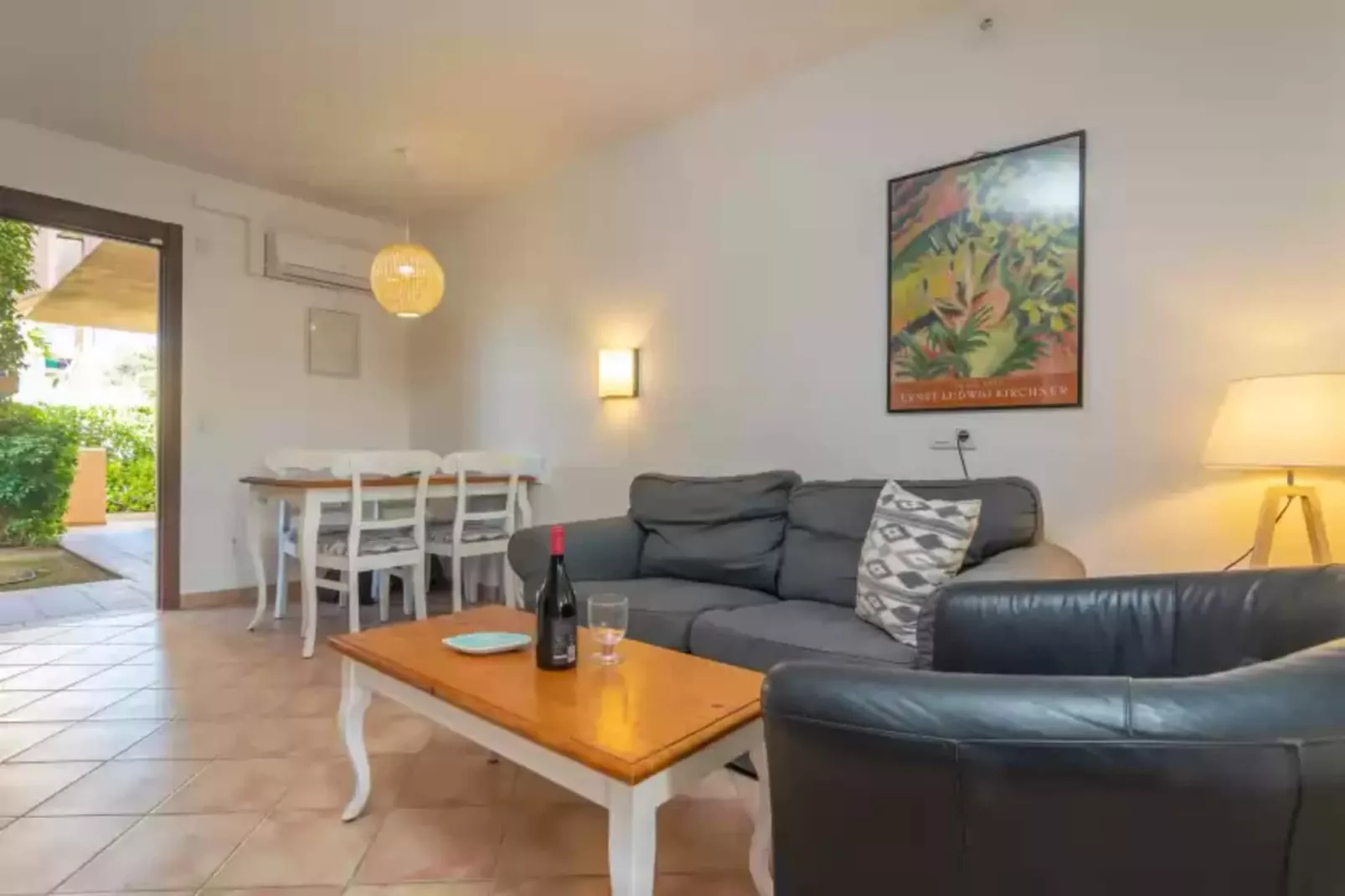 Barca Trencada-Living room