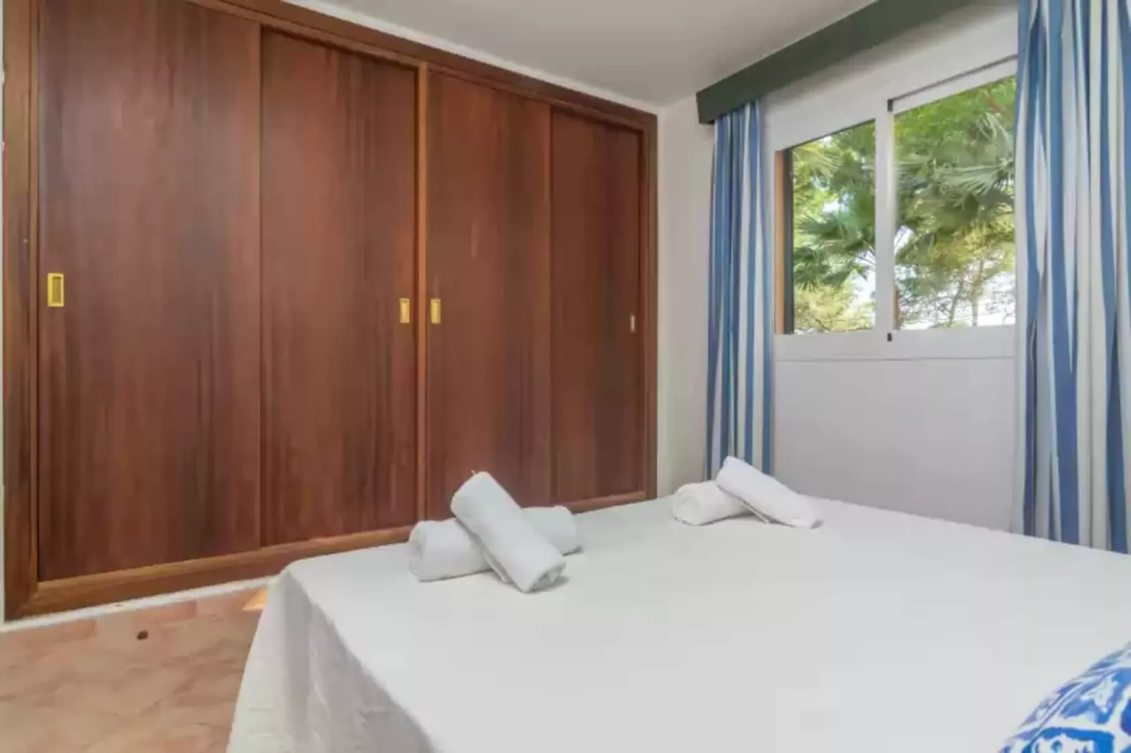 Barca Trencada-Bedroom