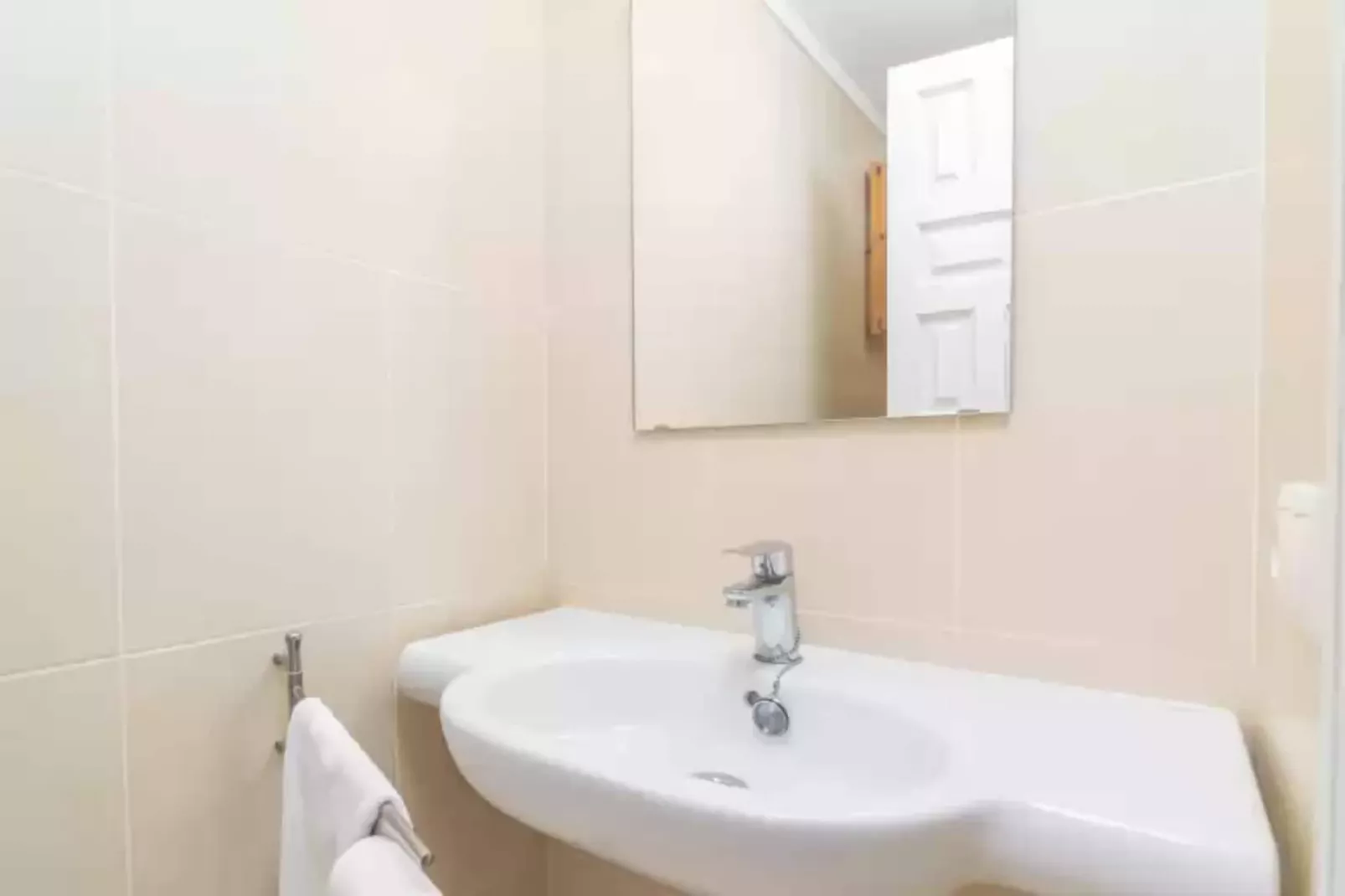 Ed. Bellveure 2º B (duplex)-Bathroom
