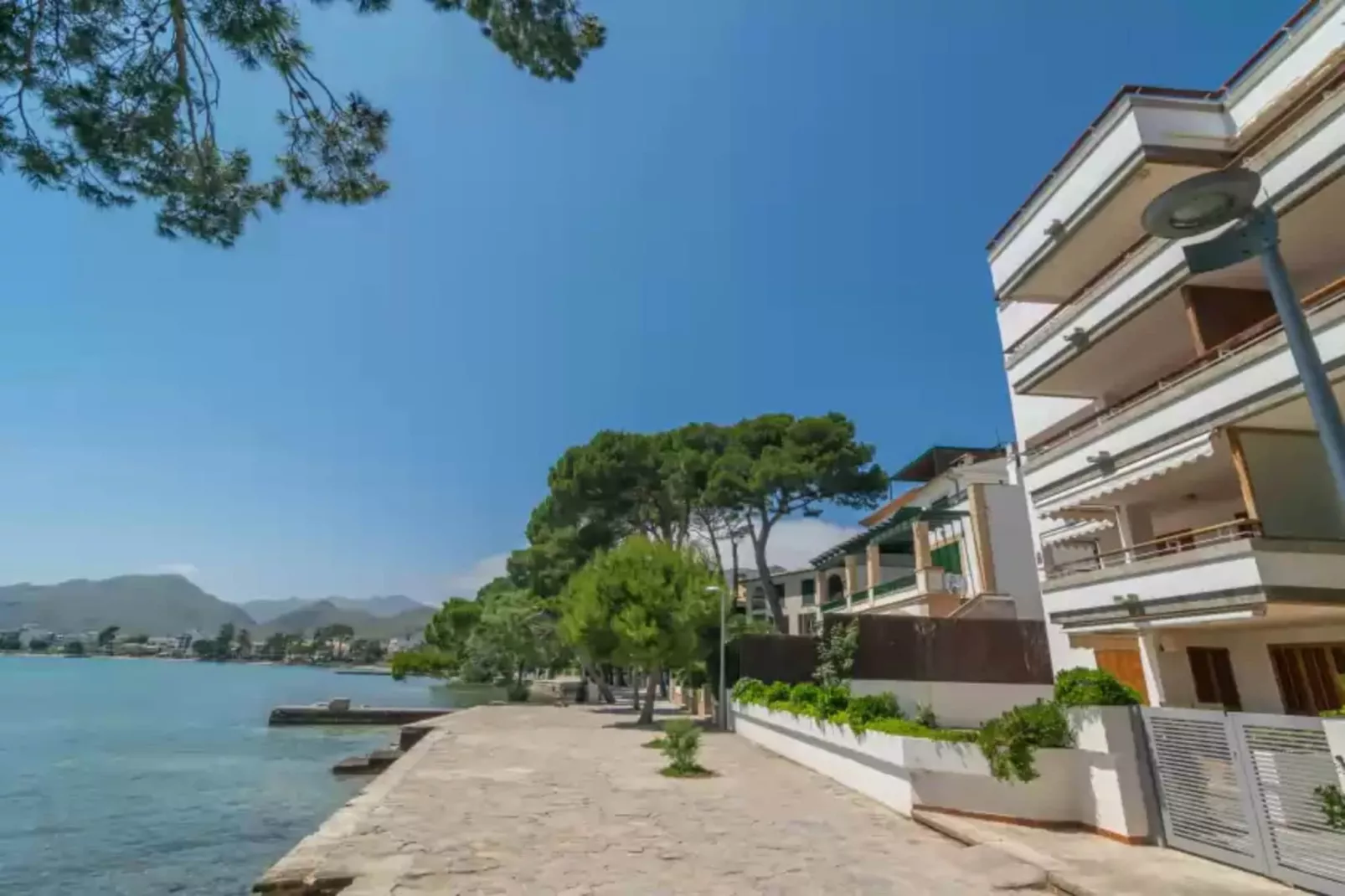 Ed. Bellveure 2º B (duplex)-Areas summer 1km