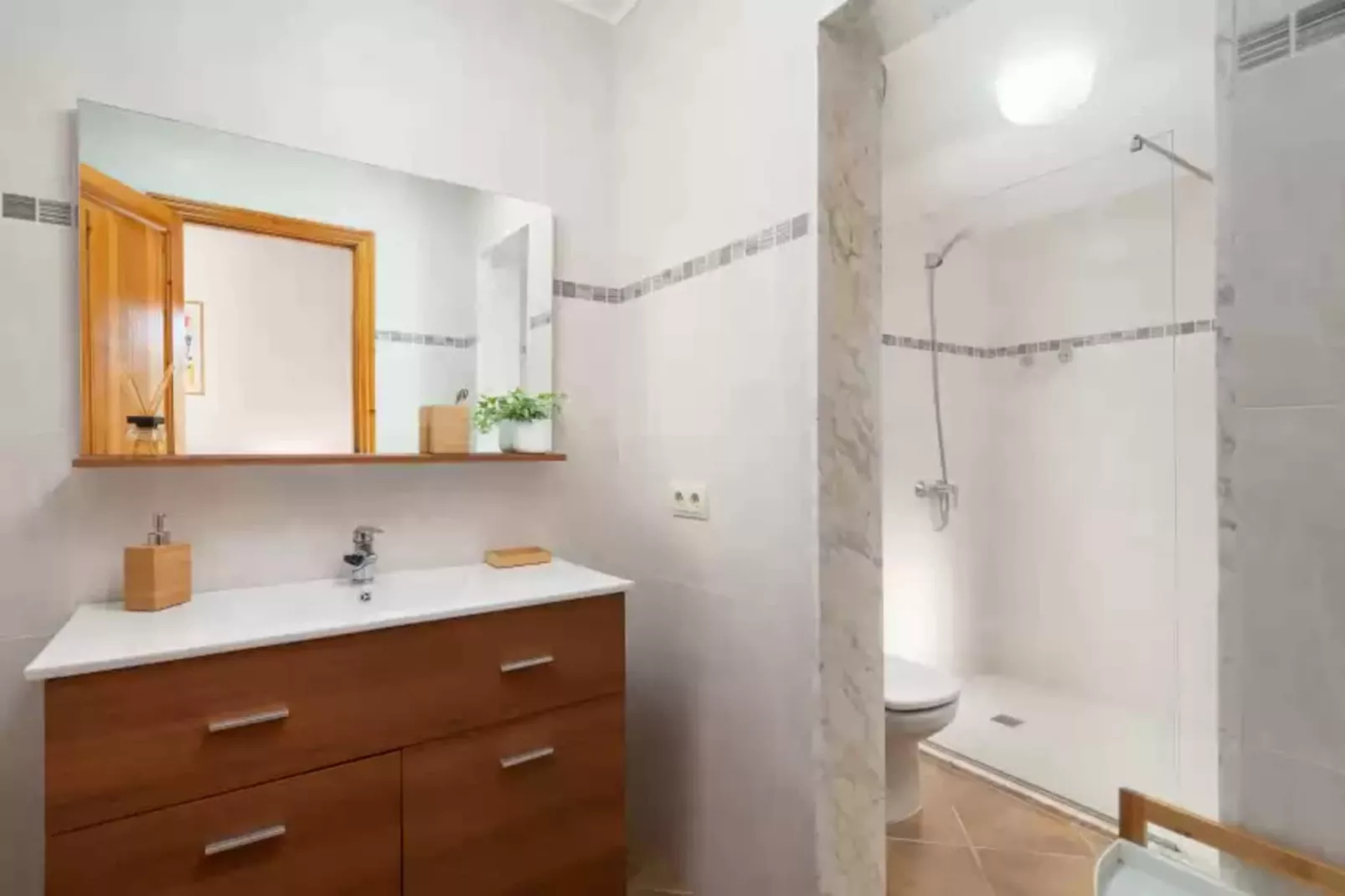 Can Taco-Bathroom
