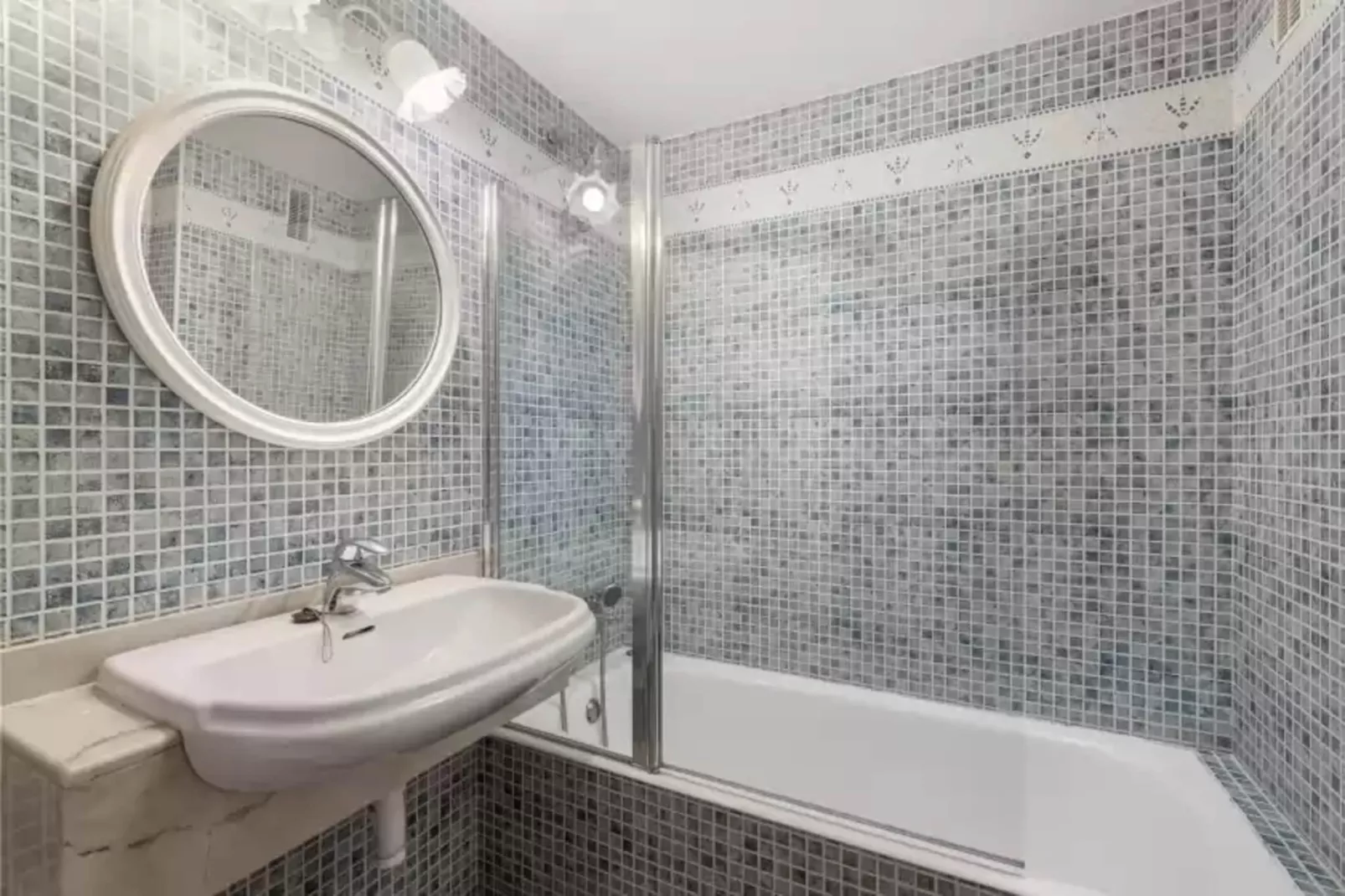 The Torrent's Observer Holiday Home-Bathroom
