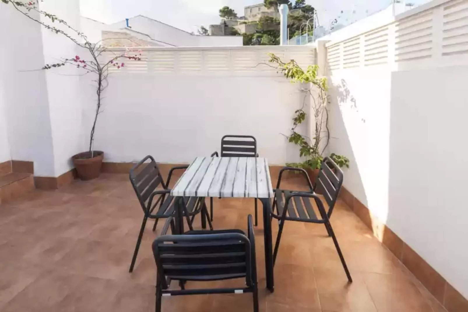 Apartamentos Al-andalusi 11-Terrassenbalkon