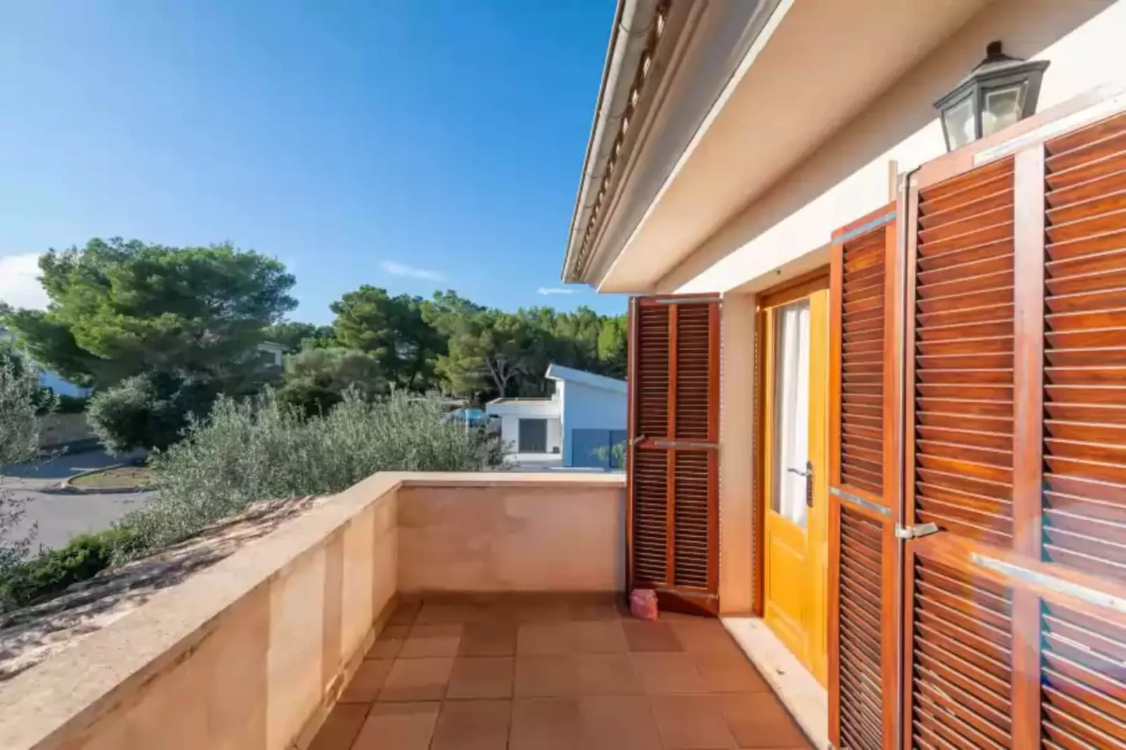 Calma-Terrace balcony