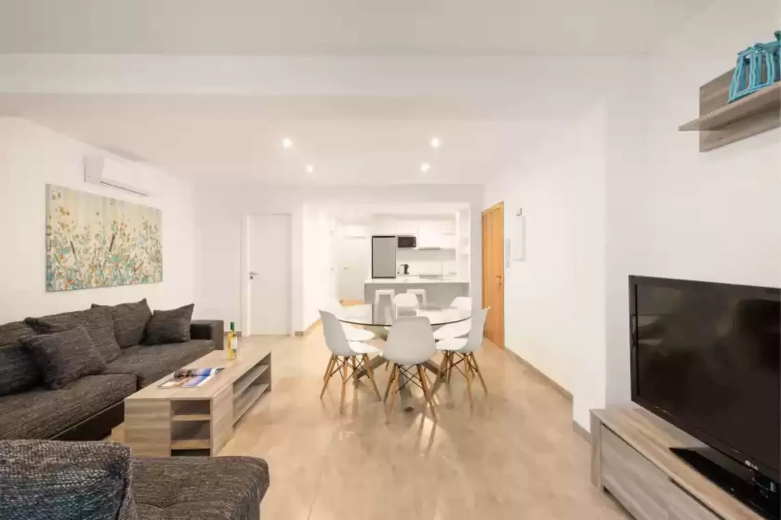 Can Cortana-Living room