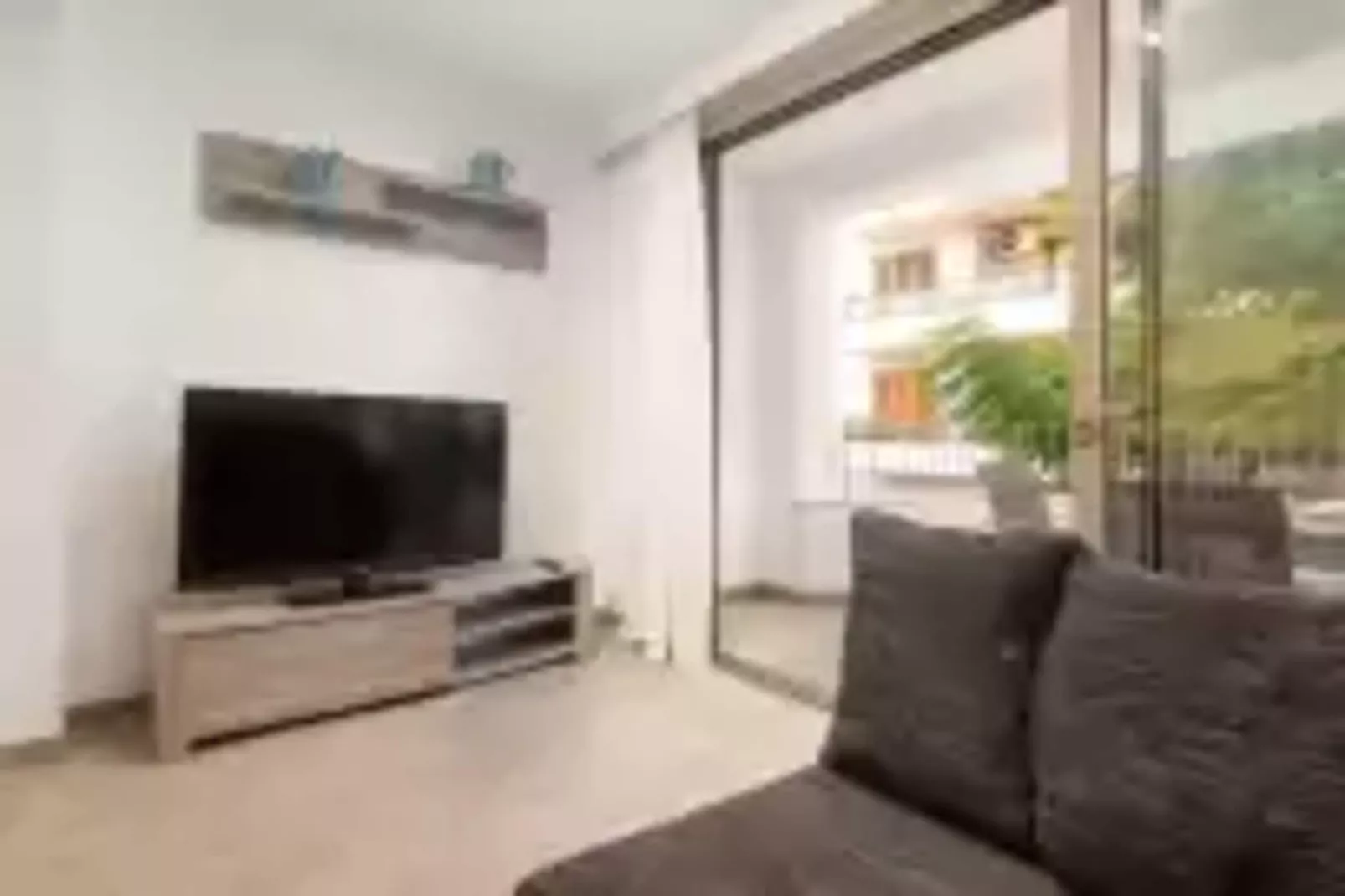 Can Cortana-Living room