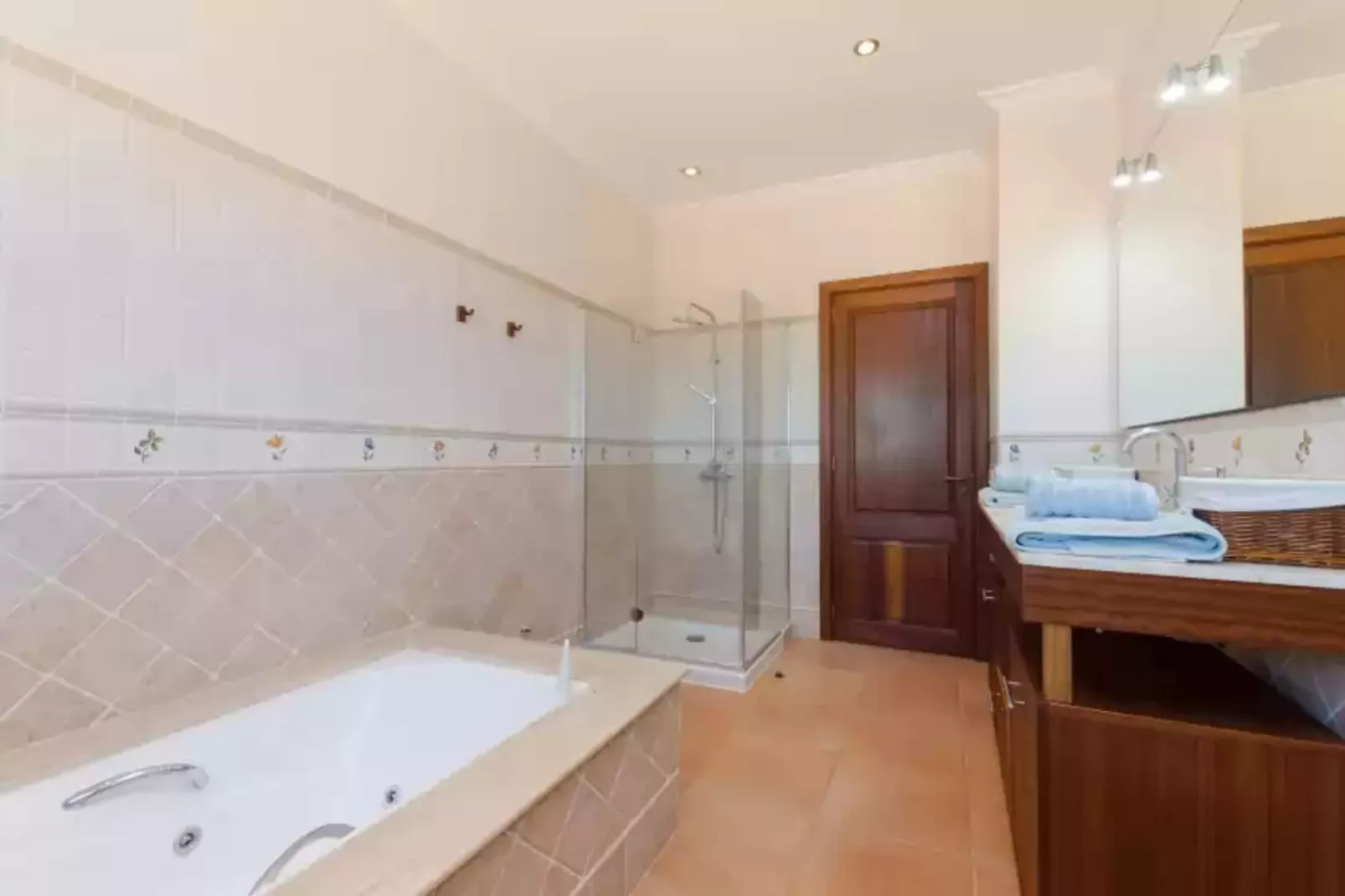 Es Vedat 4-Bathroom